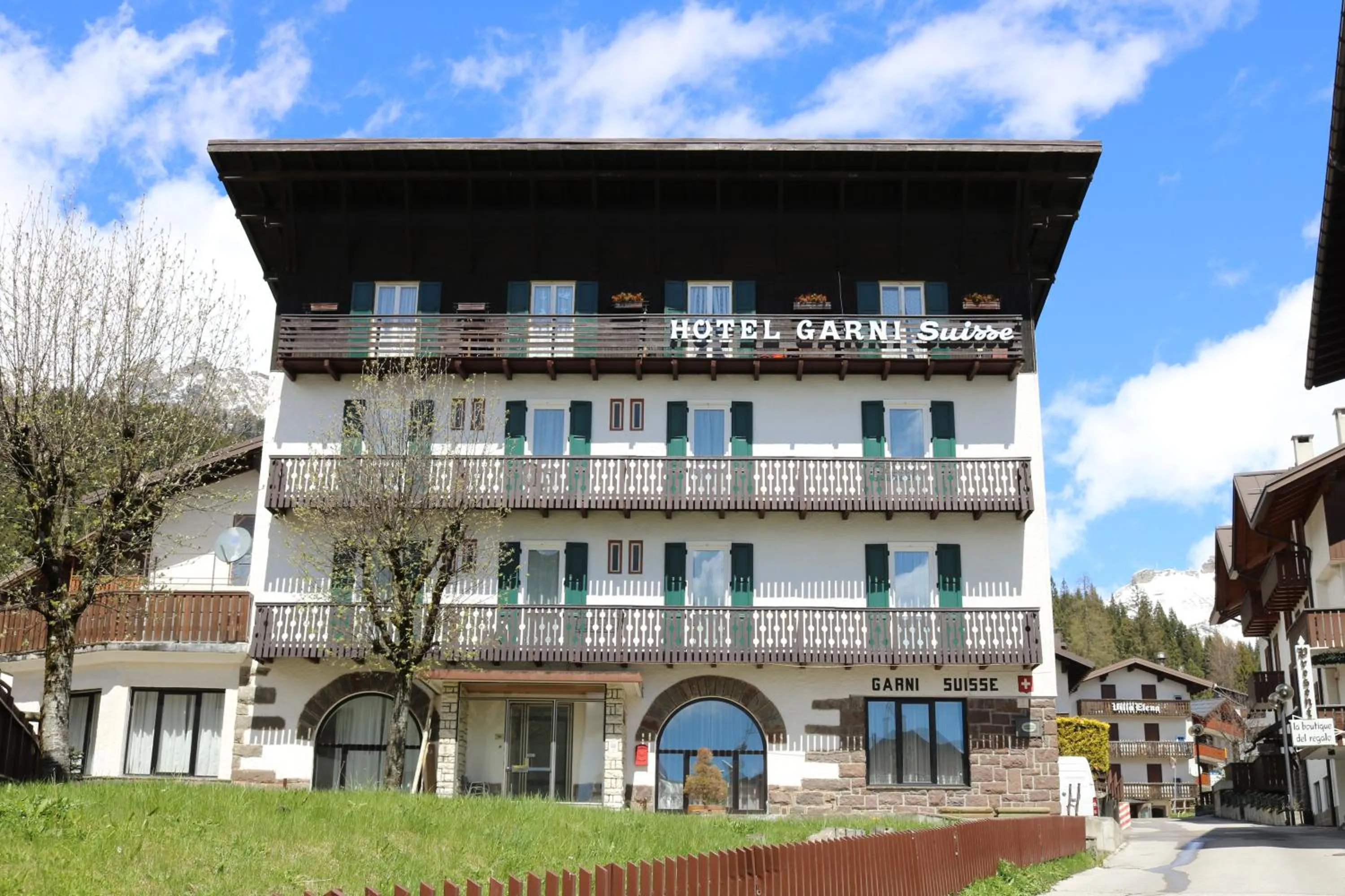 Facade/entrance in Hotel Garni Suisse