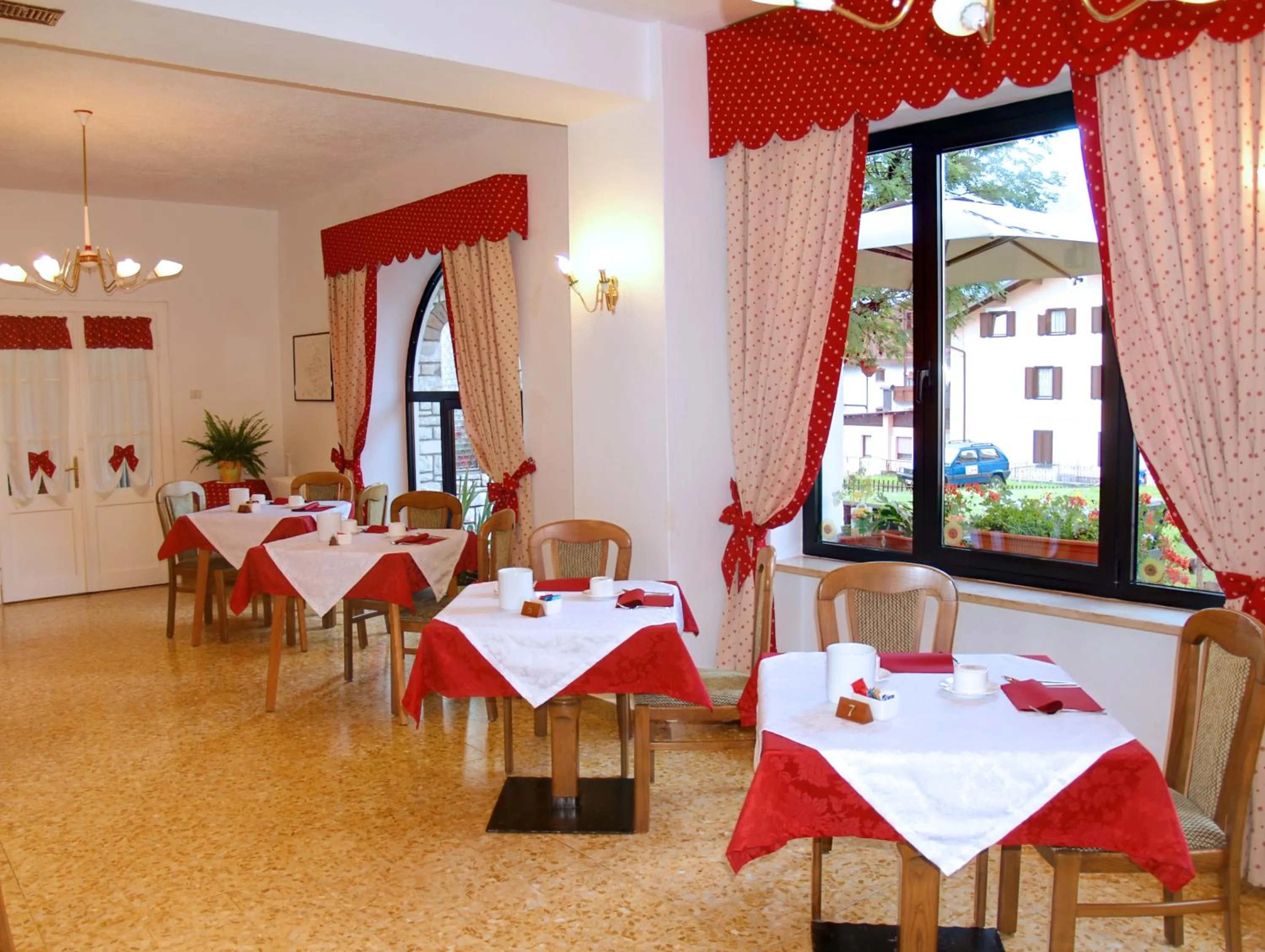 Restaurant/places to eat in Hotel Garni Suisse