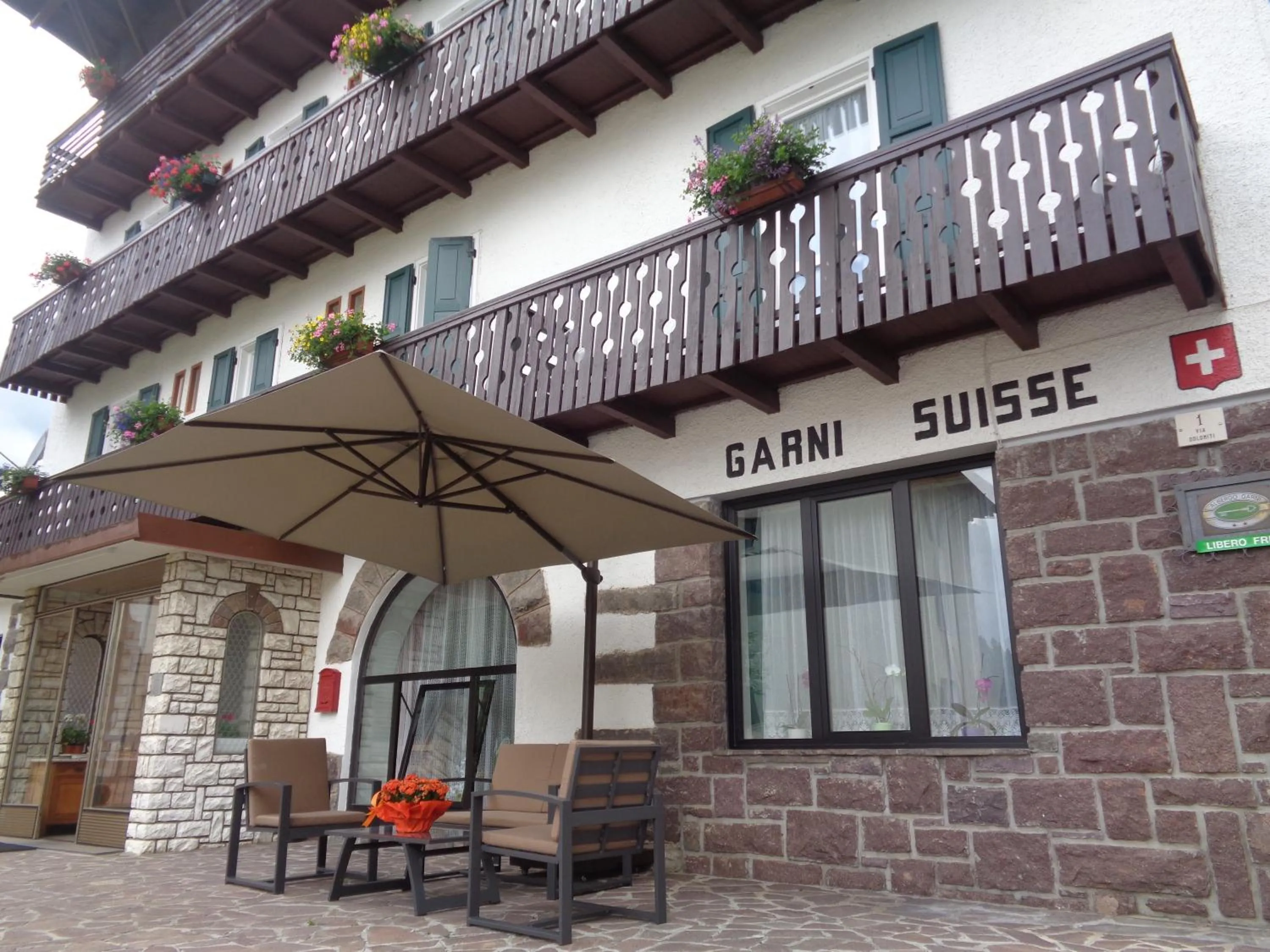 Facade/entrance in Hotel Garni Suisse