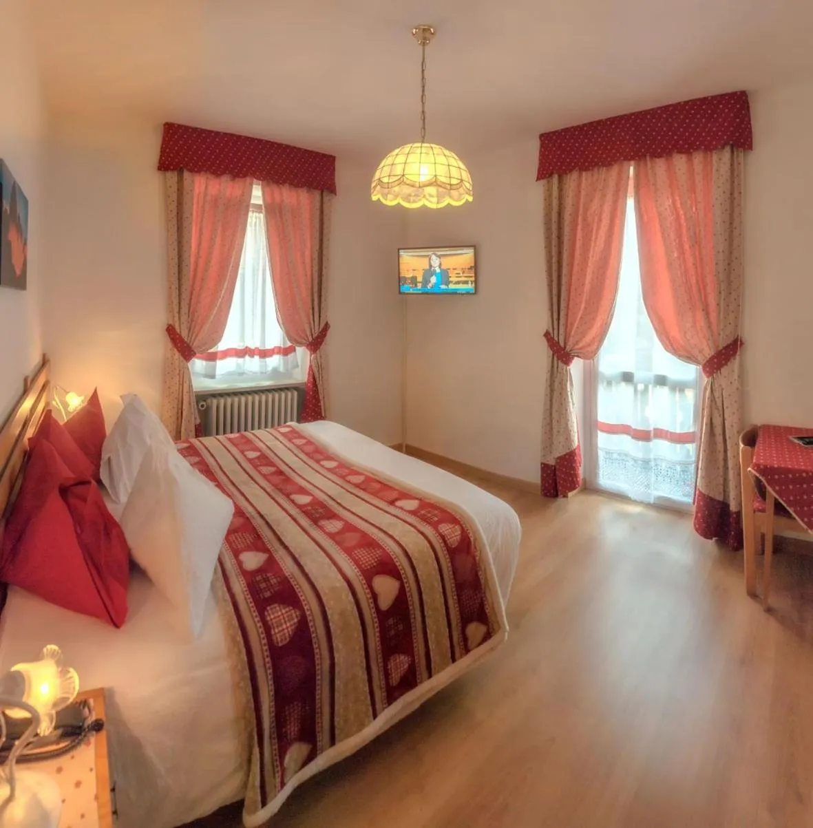 Bedroom, Bed in Hotel Garni Suisse