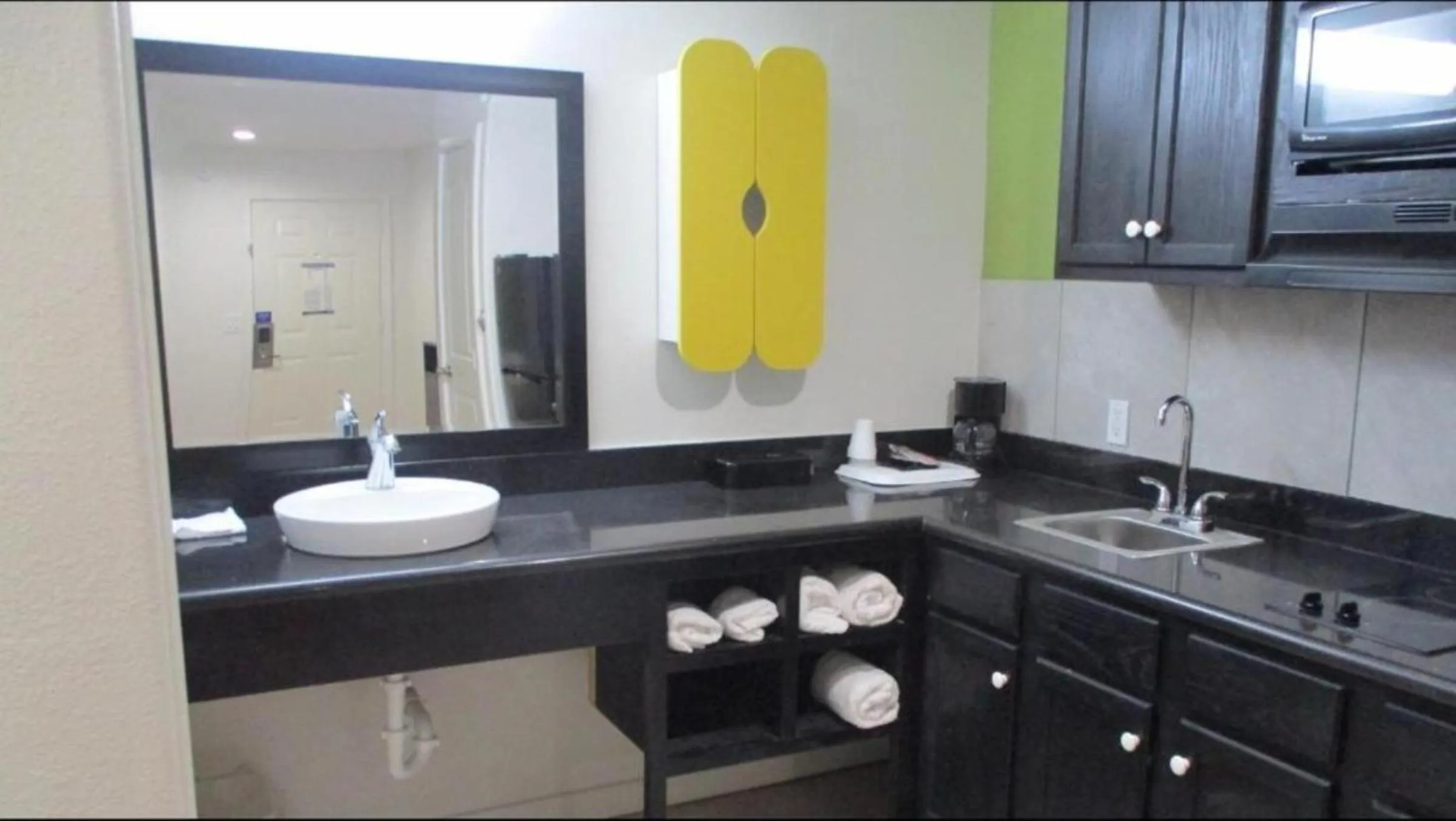 Bathroom in Studio 6-Lincoln, NE - Airport