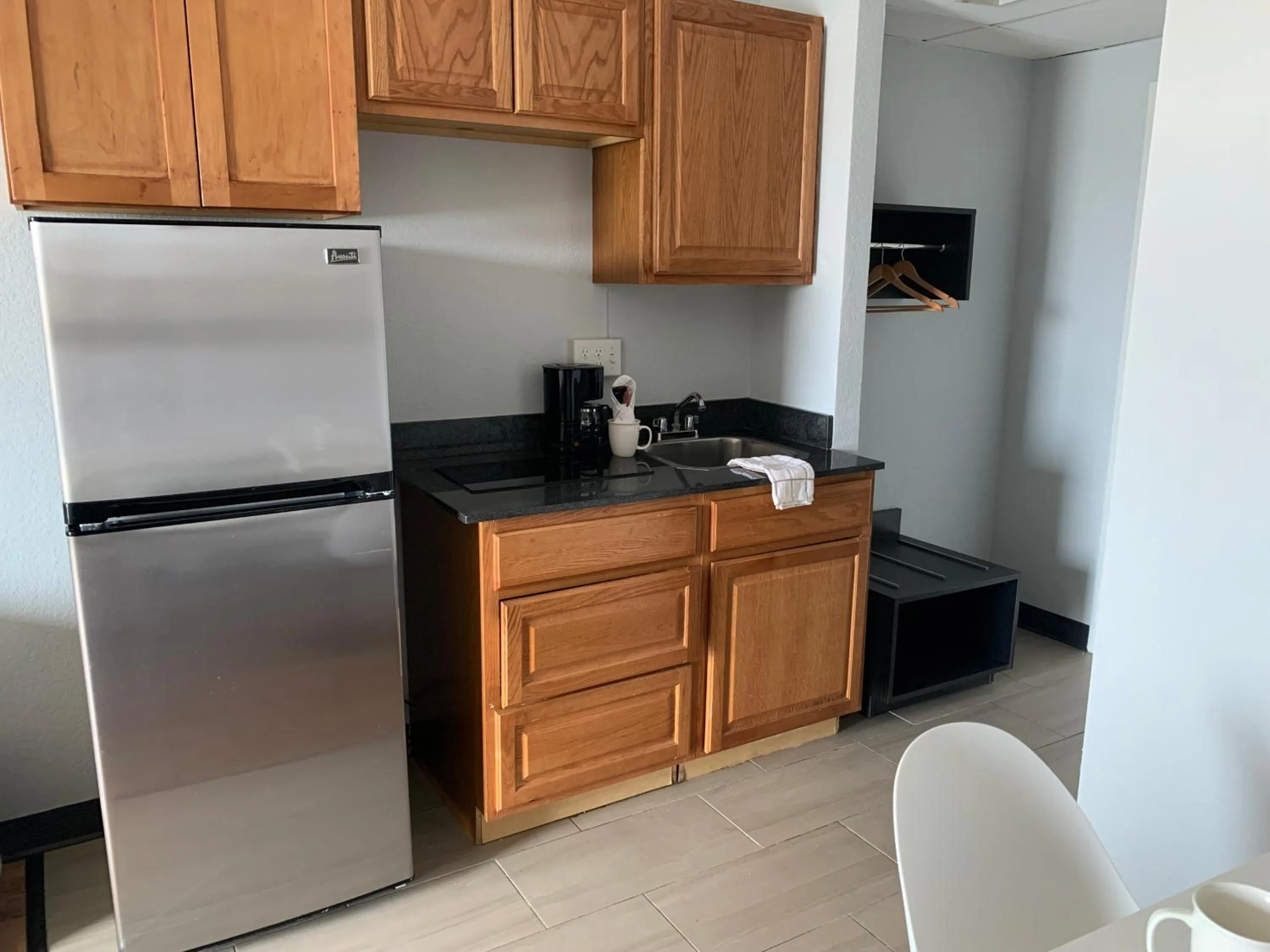 Kitchen or kitchenette in Studio 6-Lincoln, NE - Airport