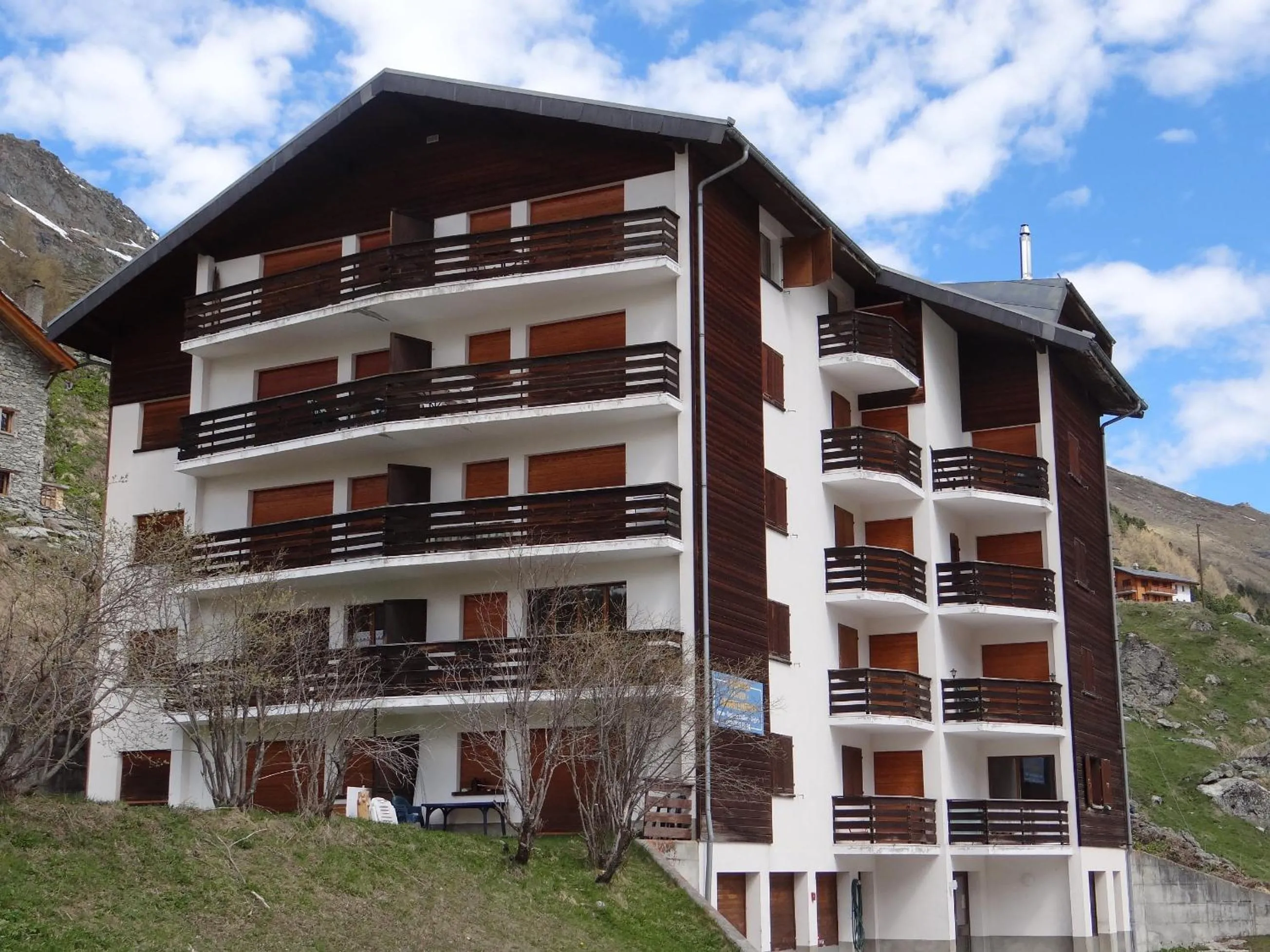 Arolles 303