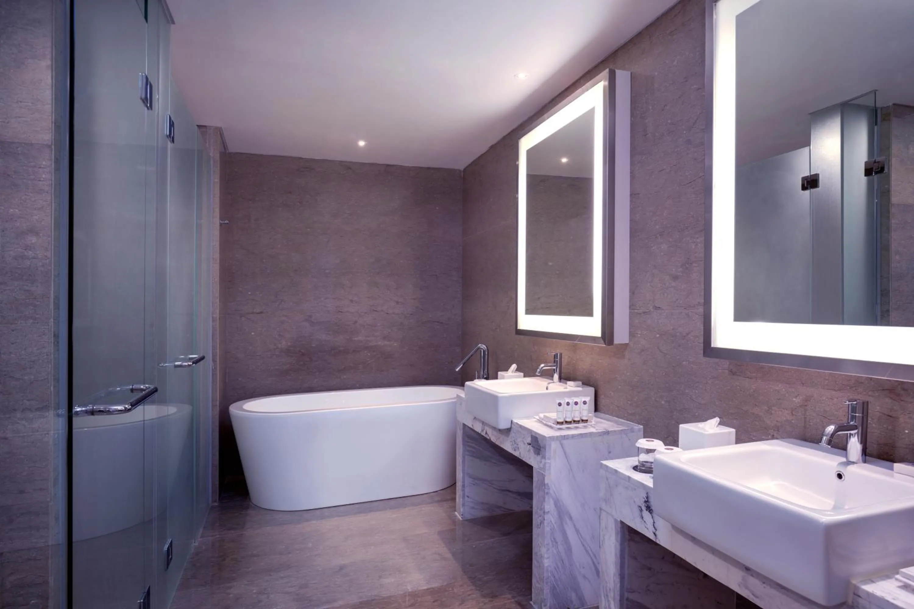 Bathroom in Grand Mercure Jakarta Harmoni