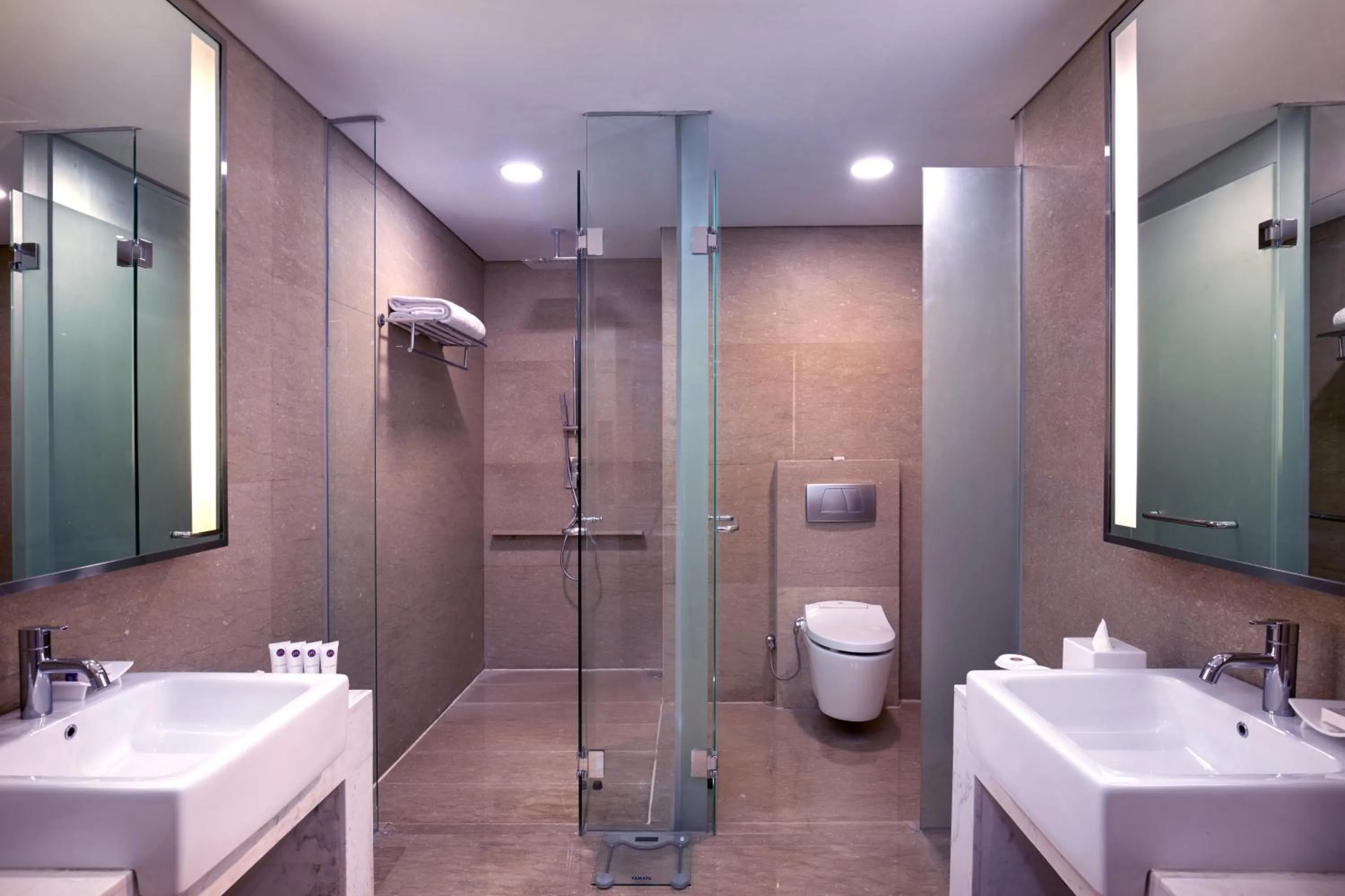 Bathroom in Grand Mercure Jakarta Harmoni