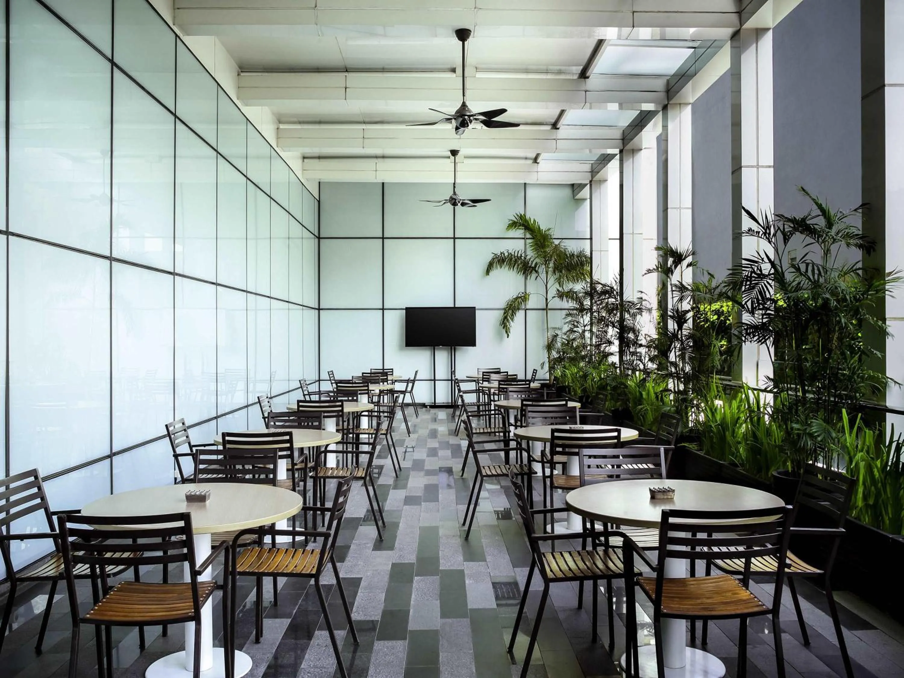 Restaurant/places to eat in Grand Mercure Jakarta Harmoni