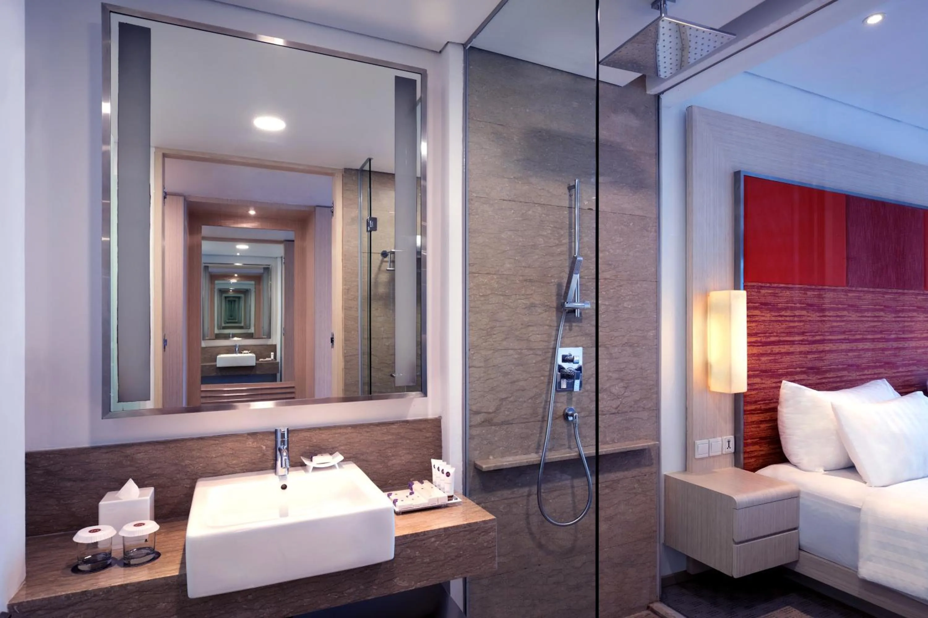 Bathroom, Bed in Grand Mercure Jakarta Harmoni