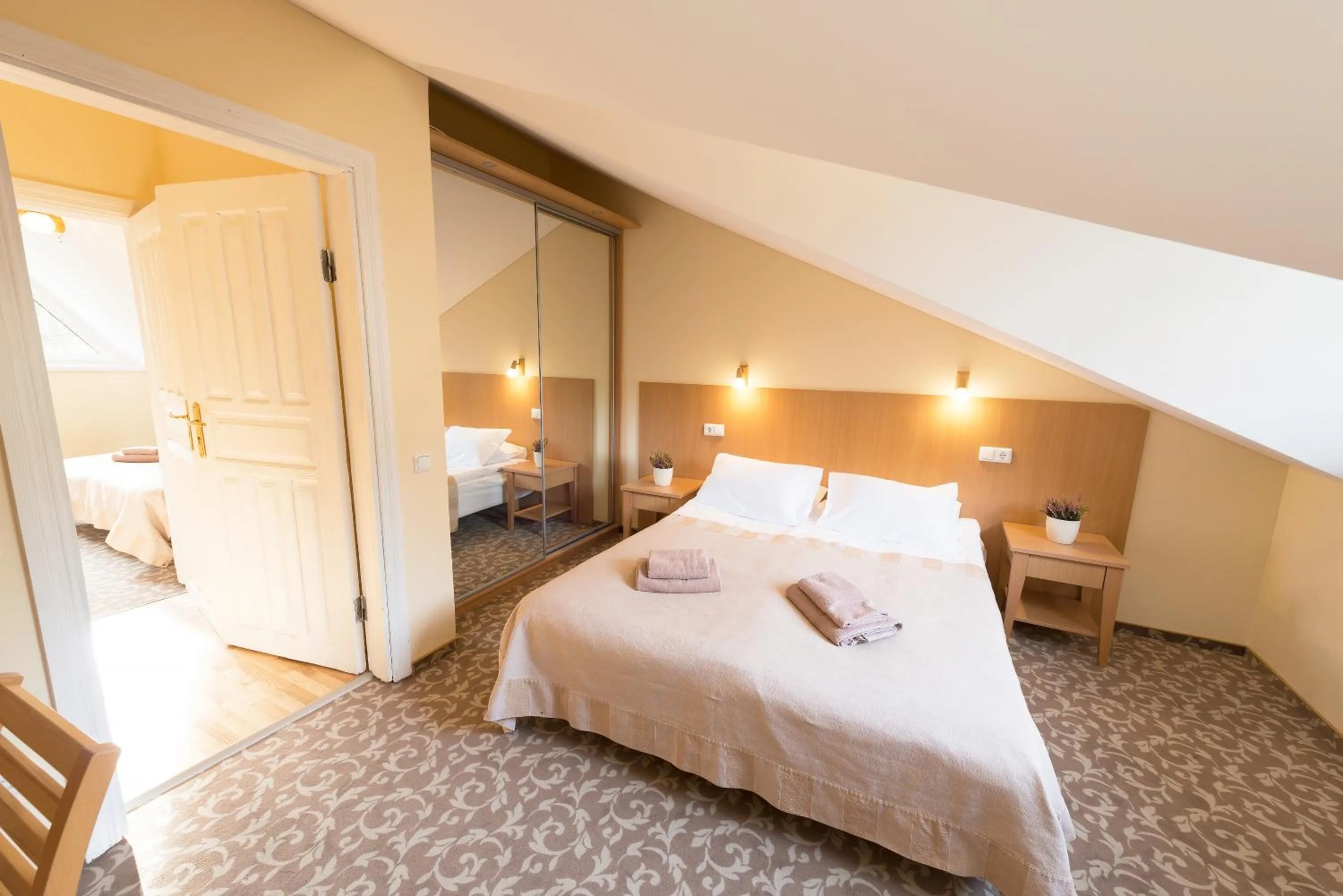 Property building, Bed in Hotel Vita