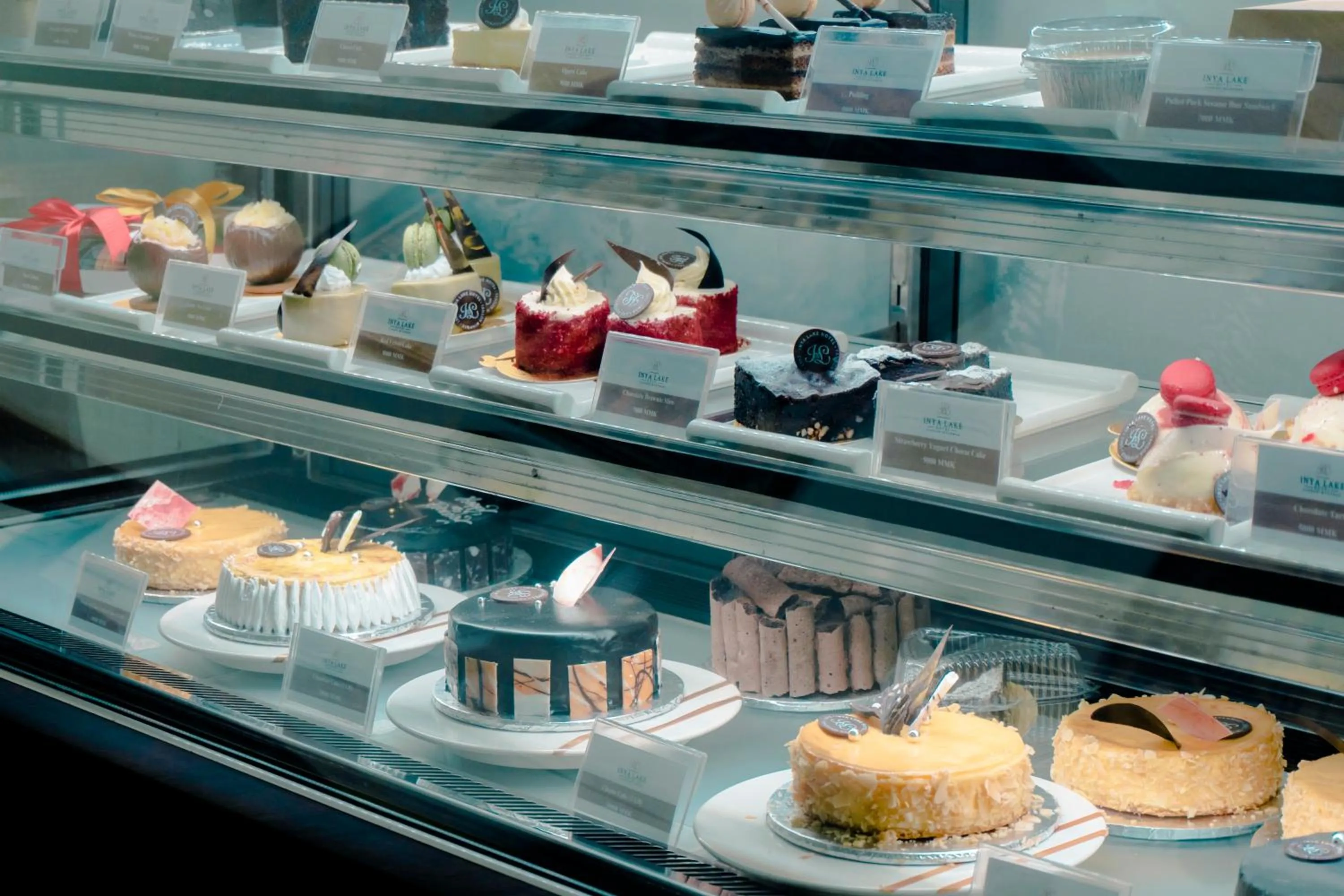 Food and drinks in Inya Lake Hotel Yangon