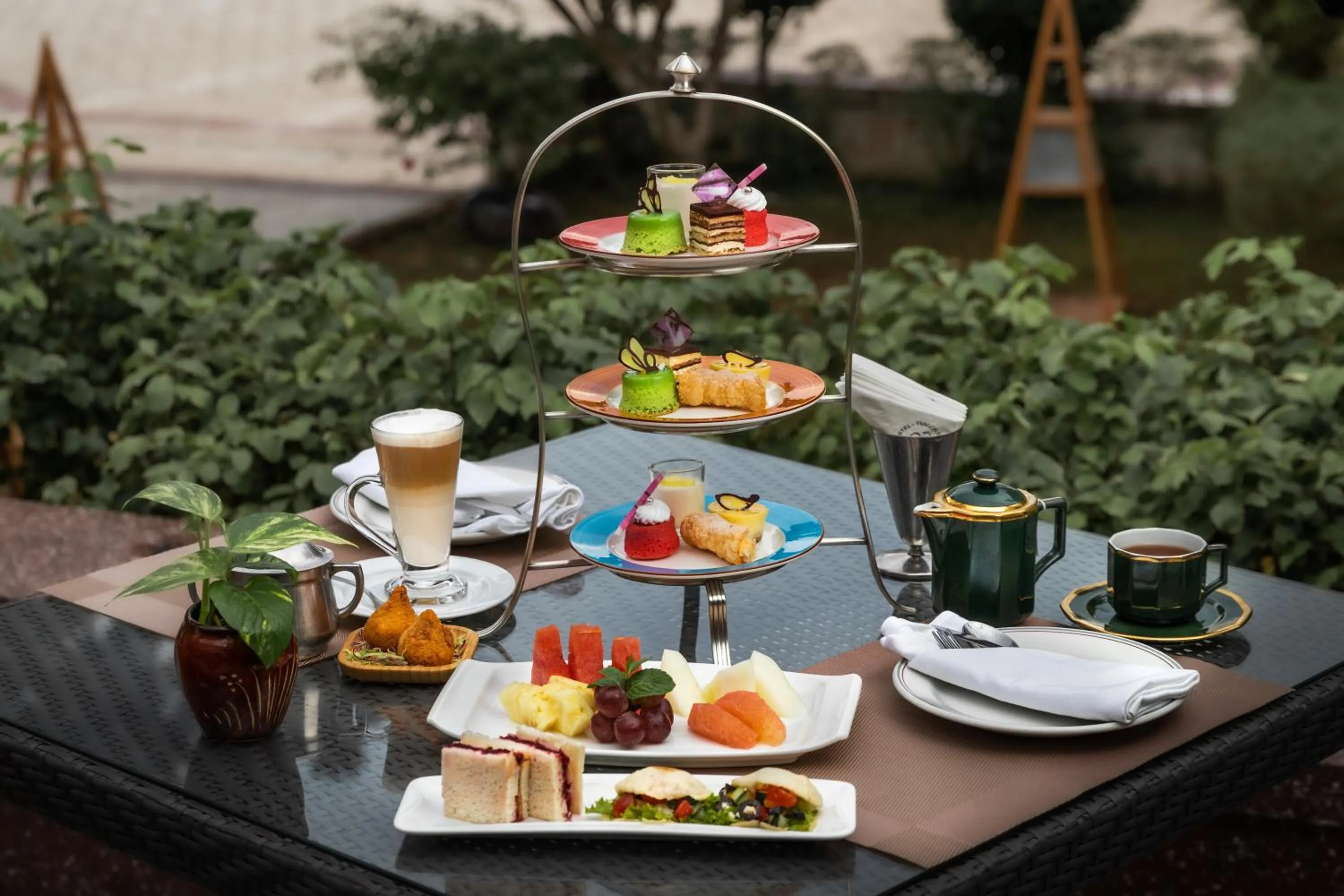 Restaurant/places to eat in Inya Lake Hotel Yangon