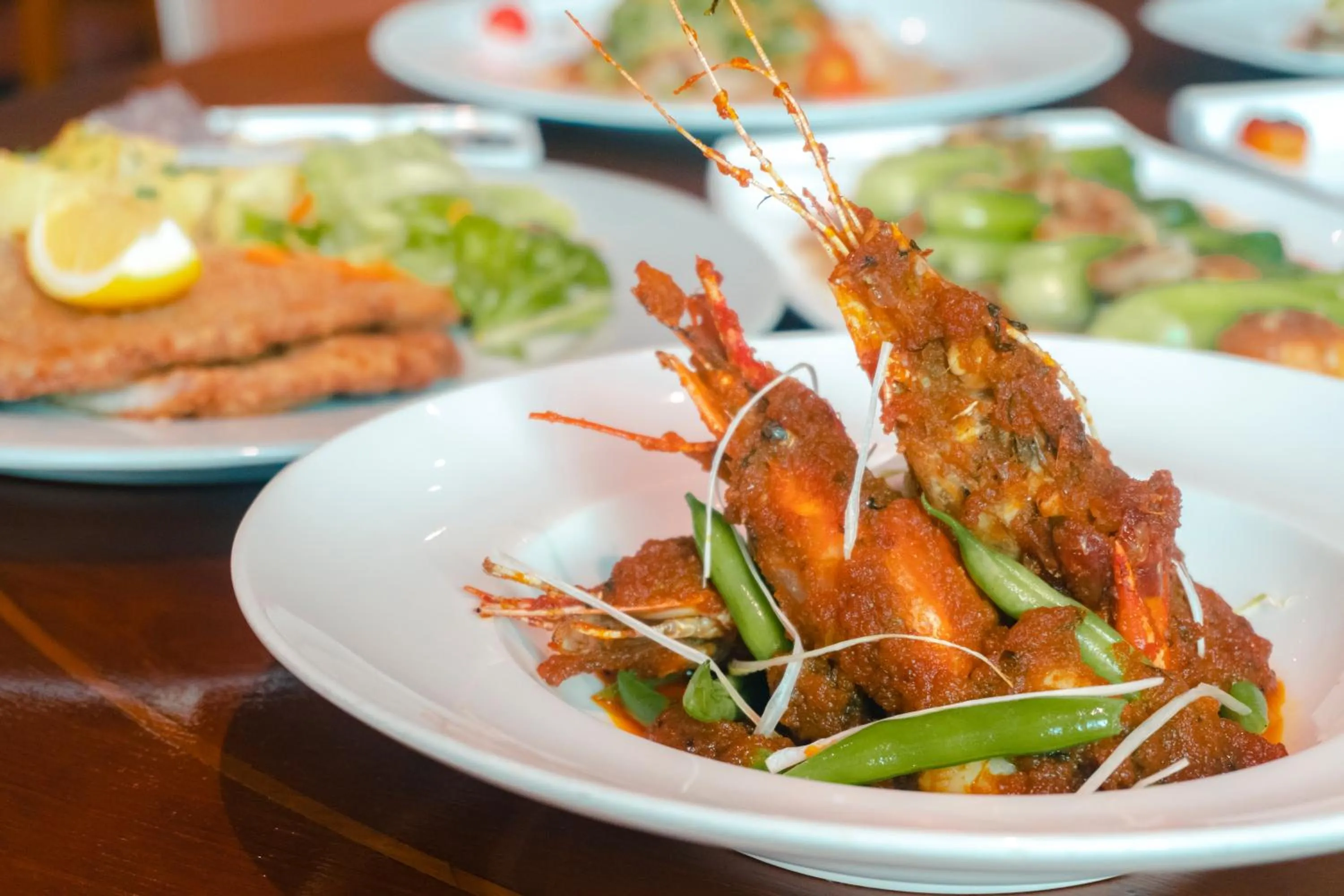 Restaurant/places to eat in Inya Lake Hotel Yangon