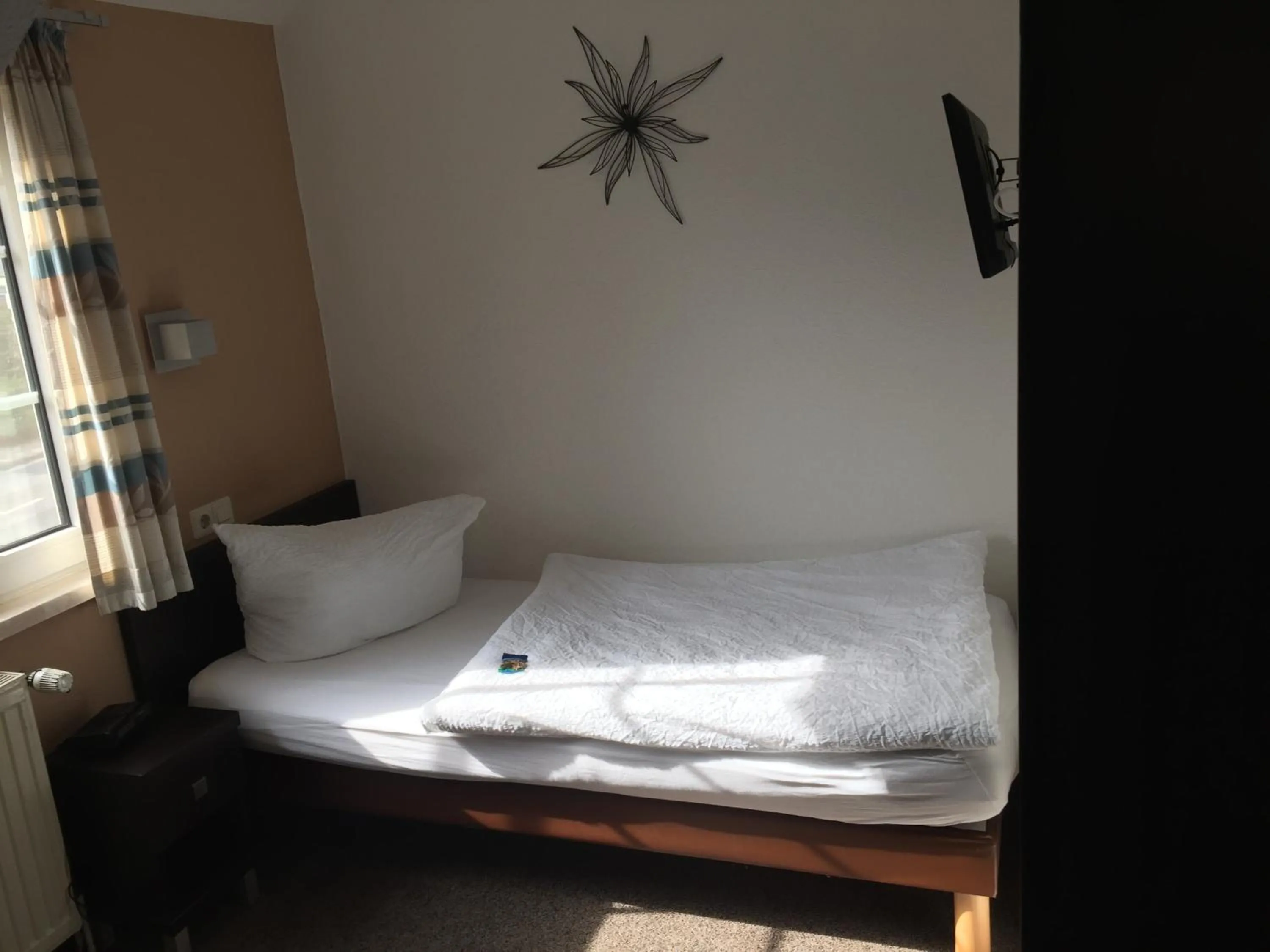 Bed in Hotel Wuelfers Gasthaus