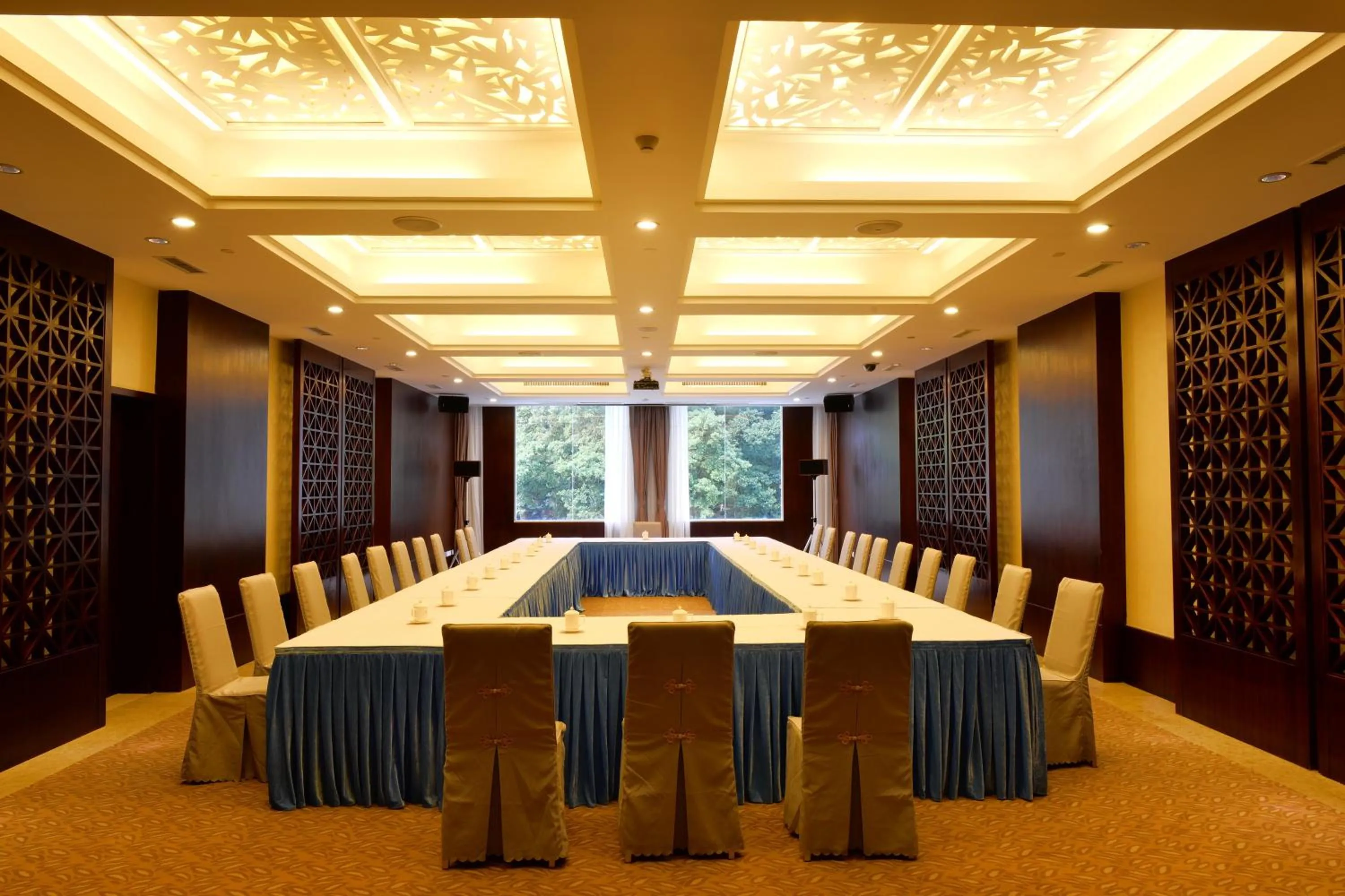Business facilities in Guangdong Yingbin Hotel