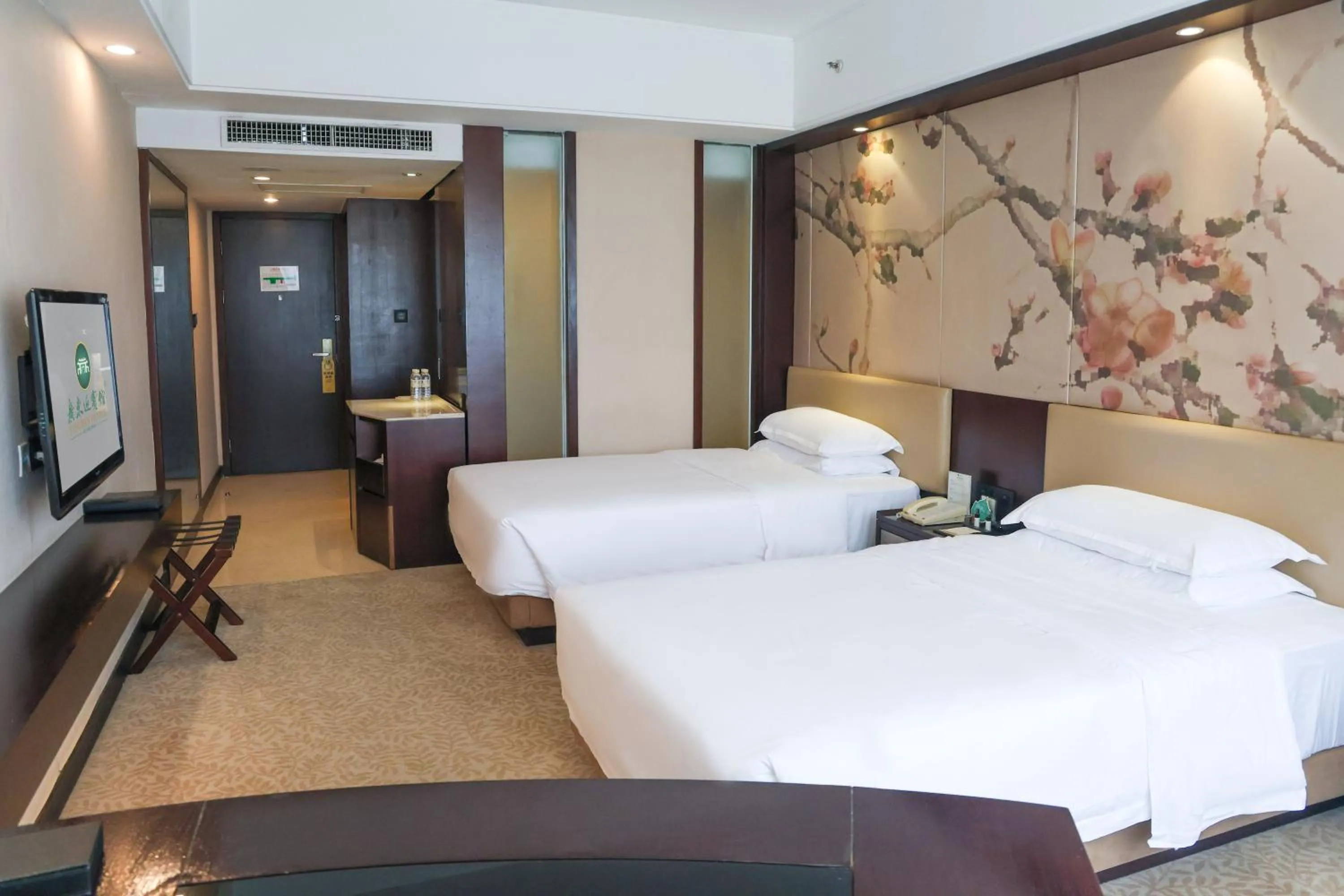 Bed in Guangdong Yingbin Hotel