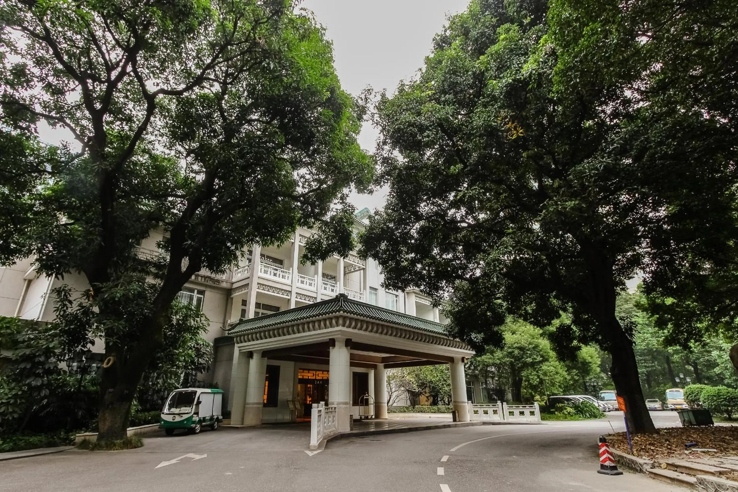 Property building in Guangdong Yingbin Hotel