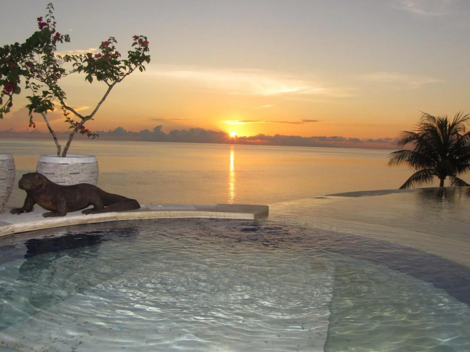 Swimming pool in Toyabali-Resort, Boutique Beach Villas