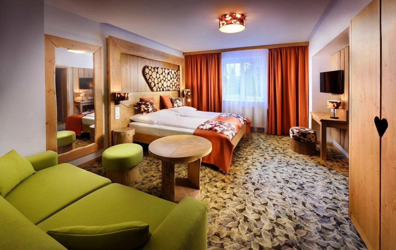 Communal lounge/ TV room, Bed in Hotel Srdiečko