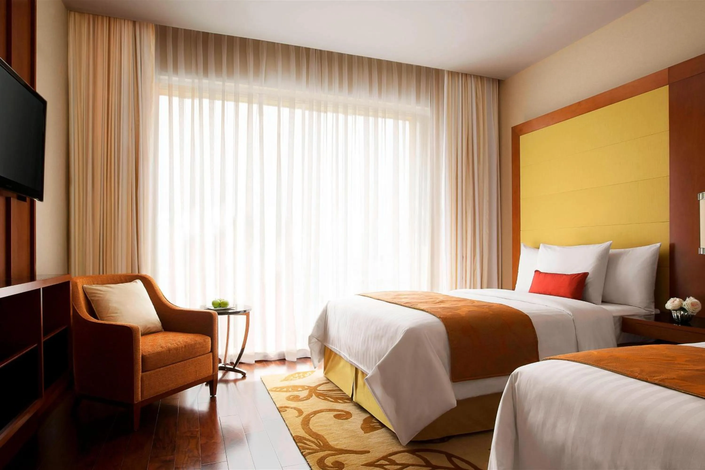 Photo of the whole room, Bed in Courtyard by Marriott Kochi Airport