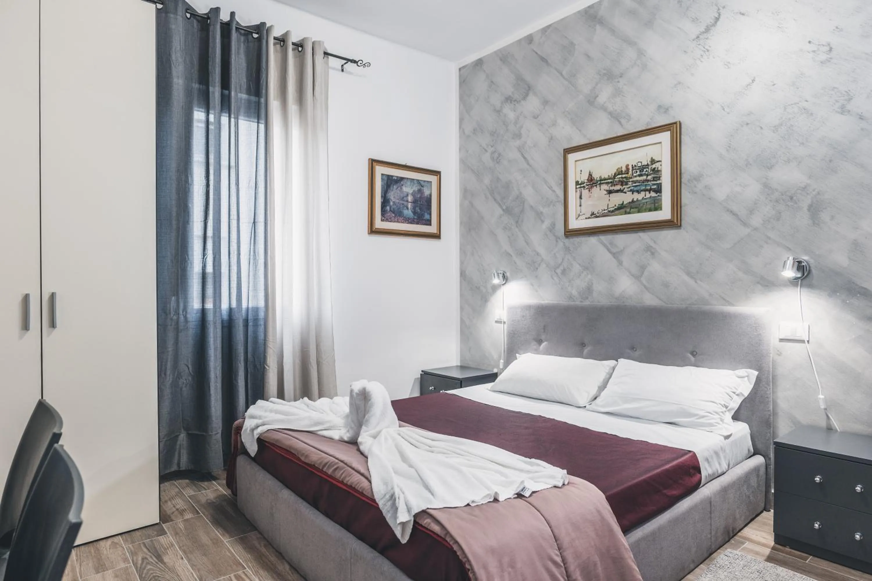 Bulldog Station Apartments with private WC, AC, TV