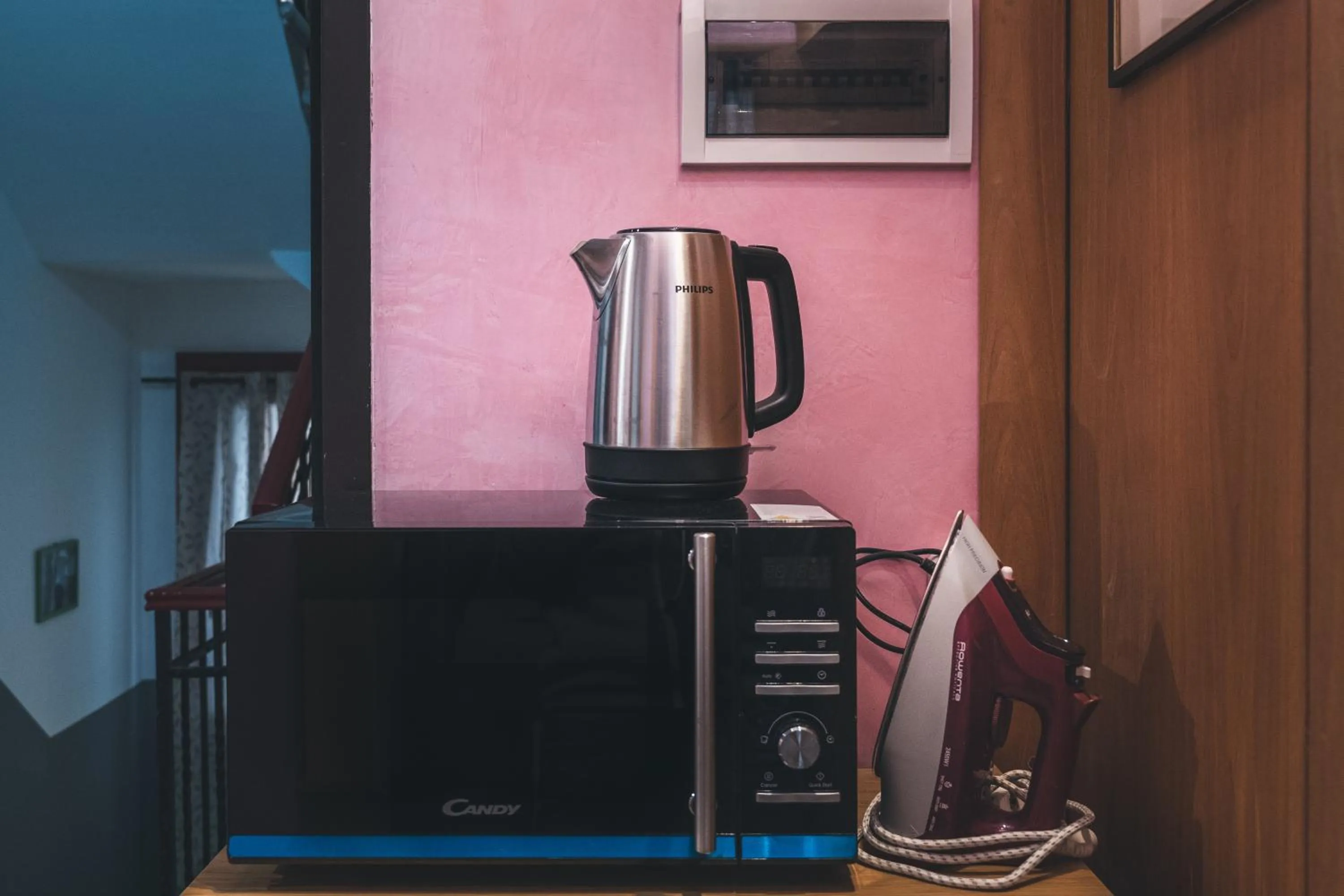 Bulldog Station Apartments with private WC, AC, TV