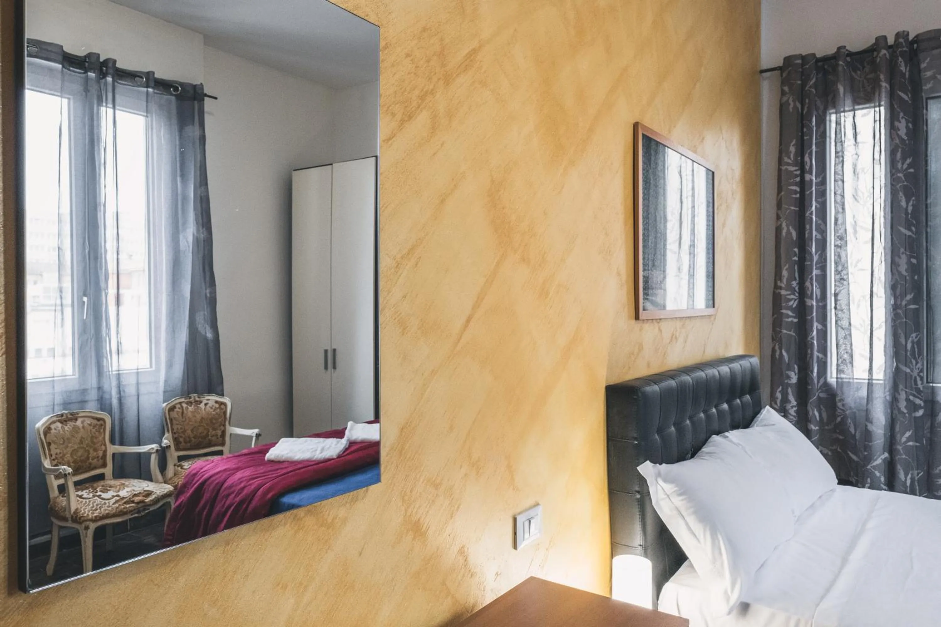 Bulldog Station Apartments with private WC, AC, TV