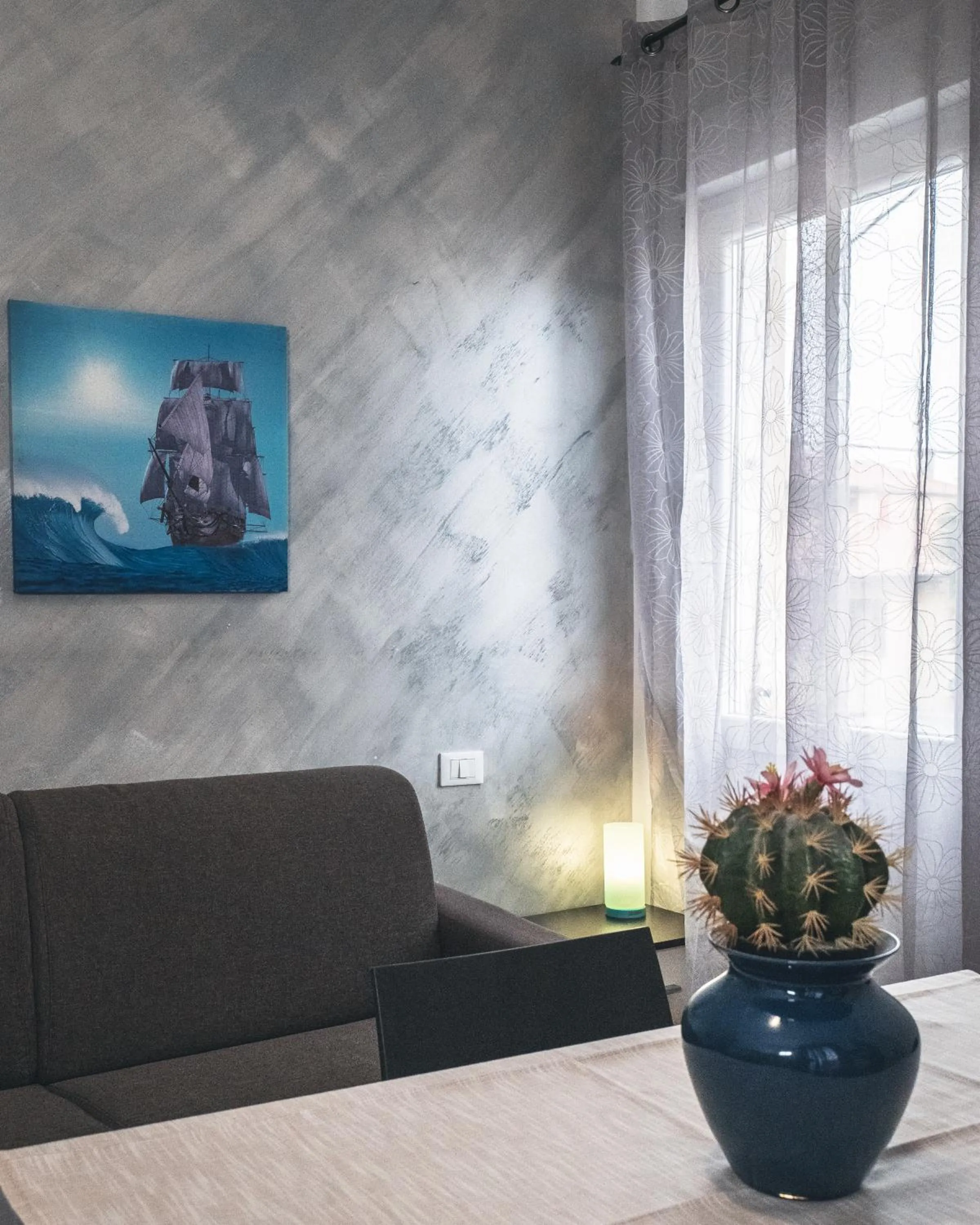 Bulldog Station Apartments with private WC, AC, TV