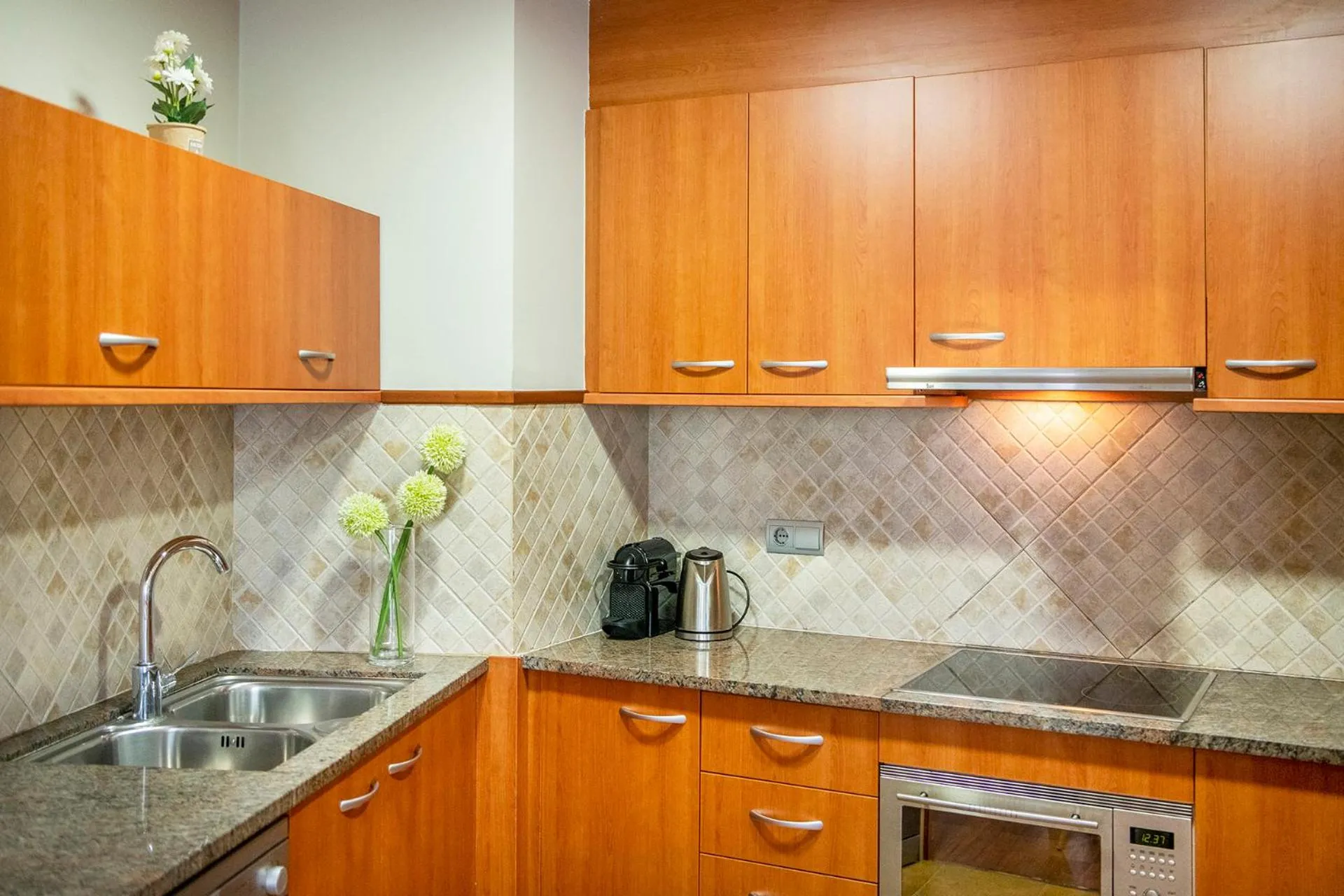 Kitchen or kitchenette in UP ROOMS BANYOLES