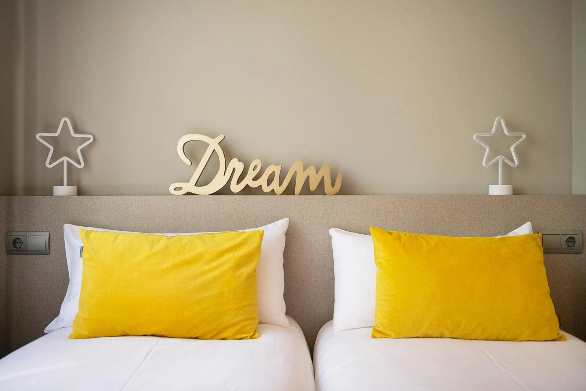 Bed in UP ROOMS BANYOLES