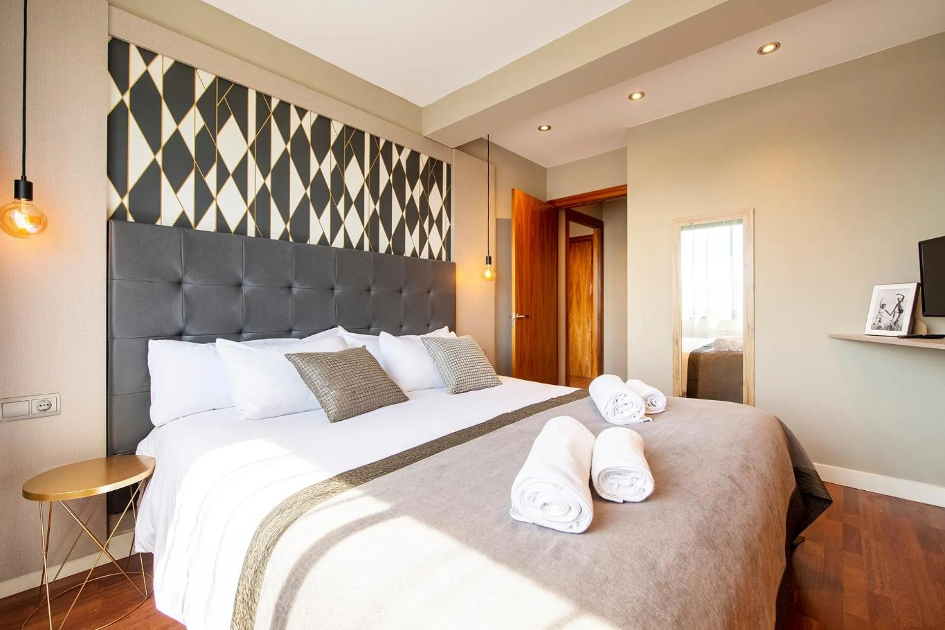 Photo of the whole room, Bed in UP ROOMS BANYOLES