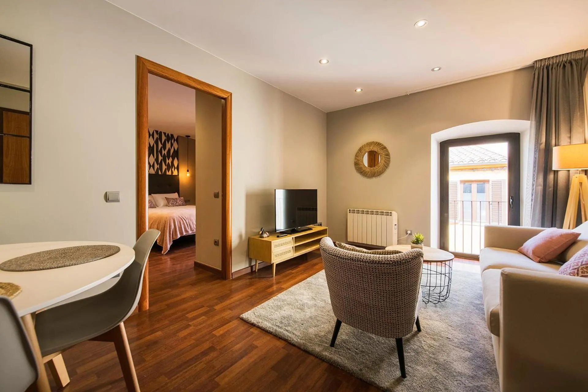 Seating area, Bed in UP ROOMS BANYOLES