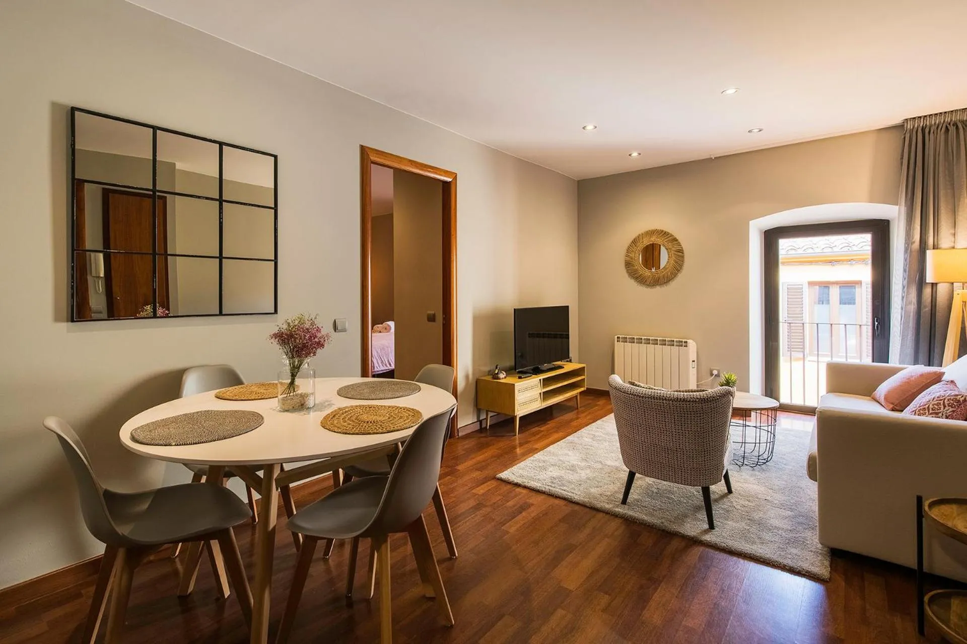 Dining area in UP ROOMS BANYOLES