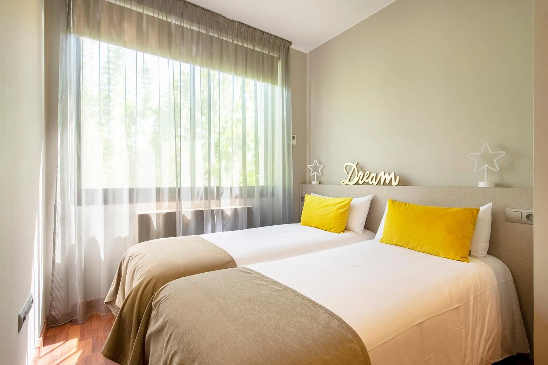 Bedroom, Bed in UP ROOMS BANYOLES