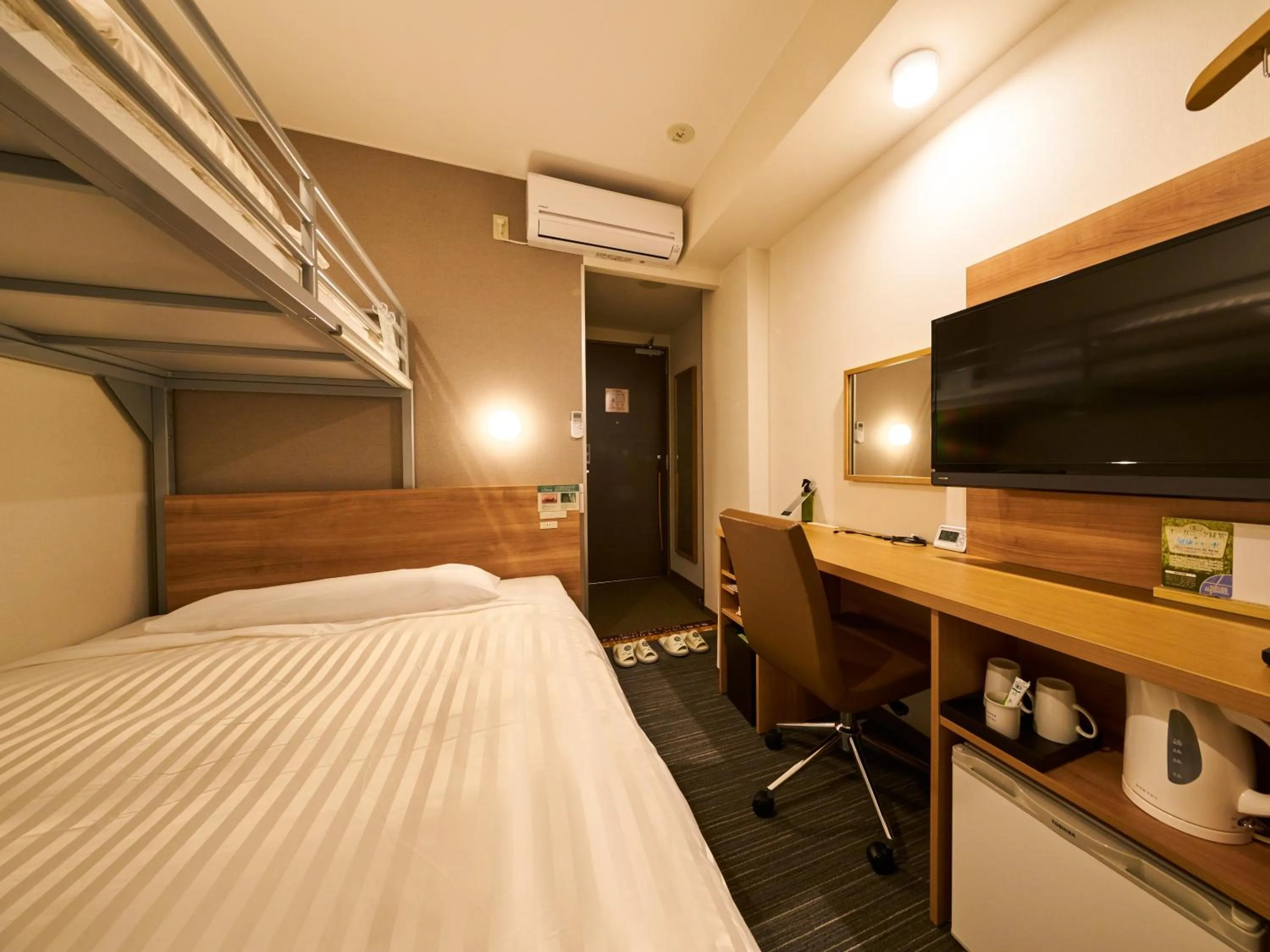 TV and multimedia, Bed in Super Hotel Mihara Ekimae