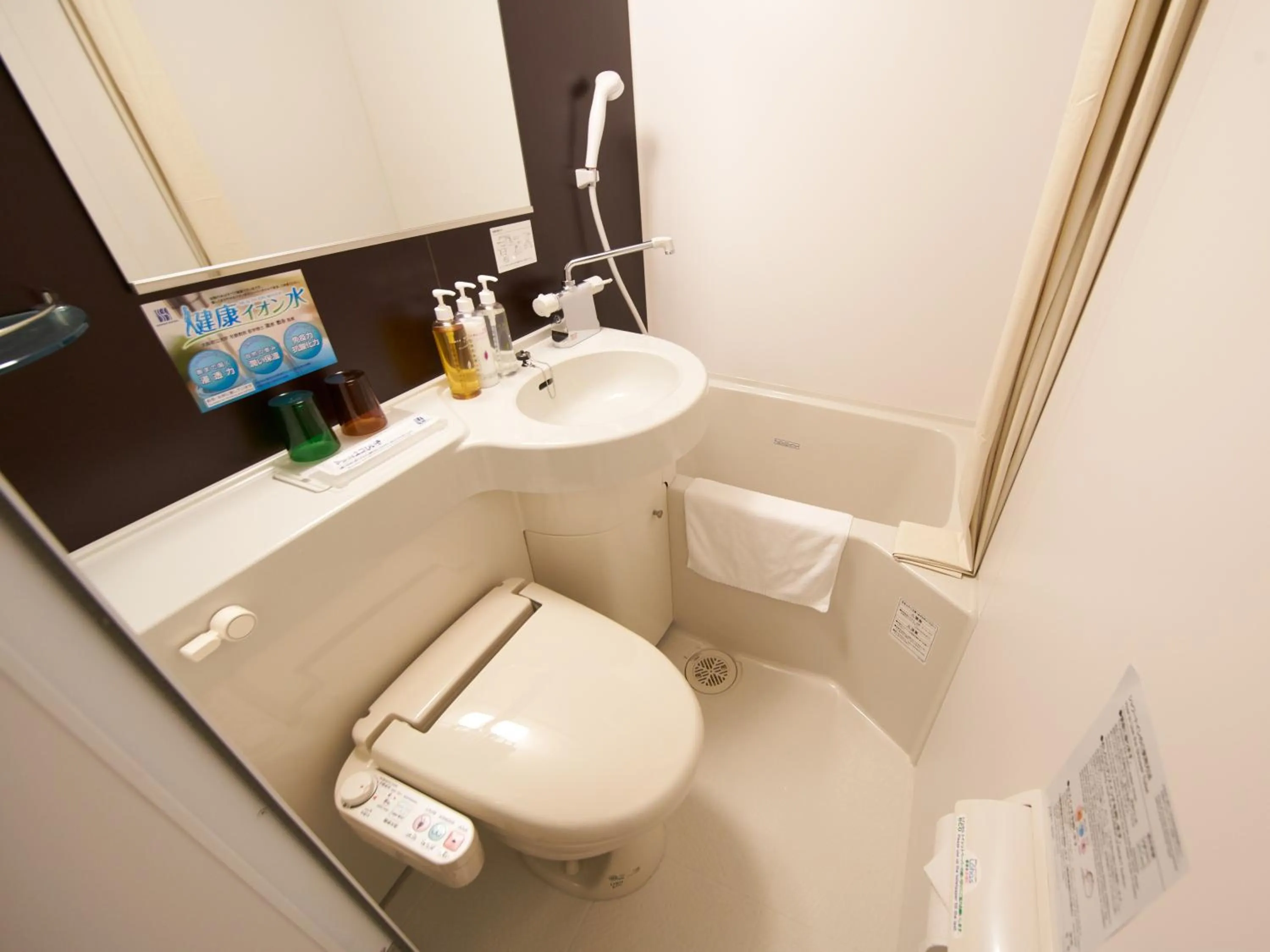 Toilet in Super Hotel Mihara Ekimae