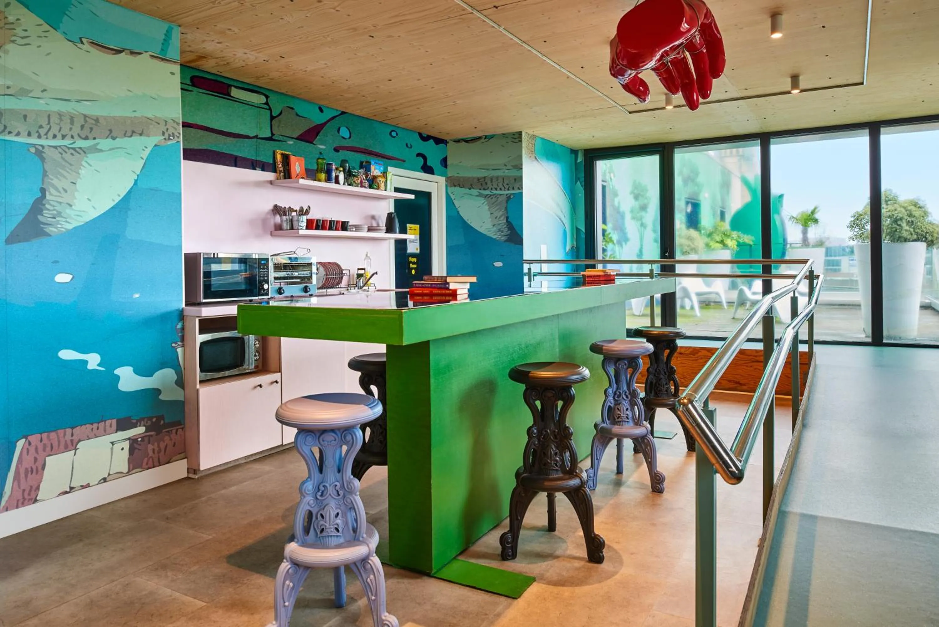 Communal kitchen in JO&JOE Paris Gentilly - Auberge de Jeunesse