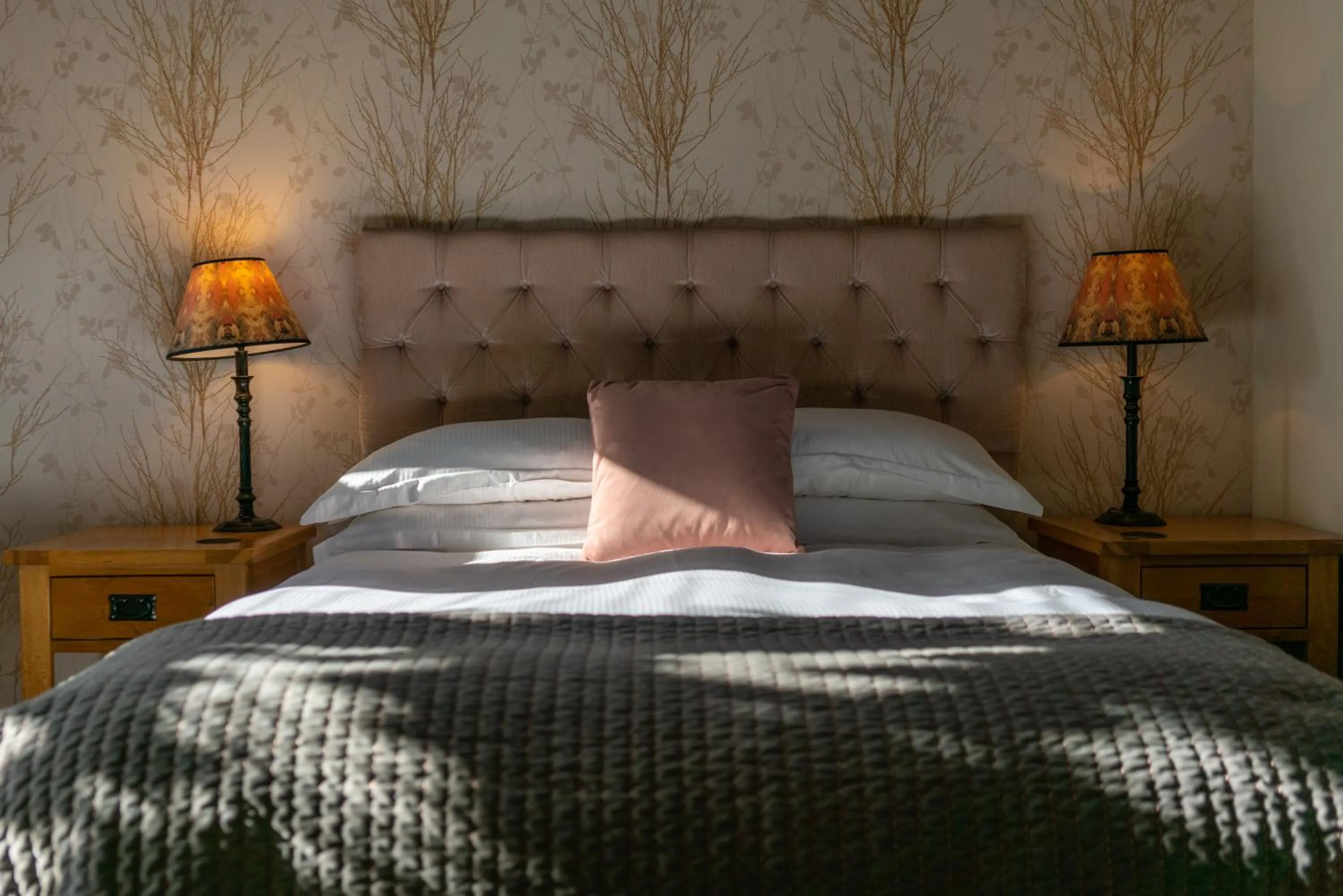 Bedroom, Bed in The Royal Oak Inn