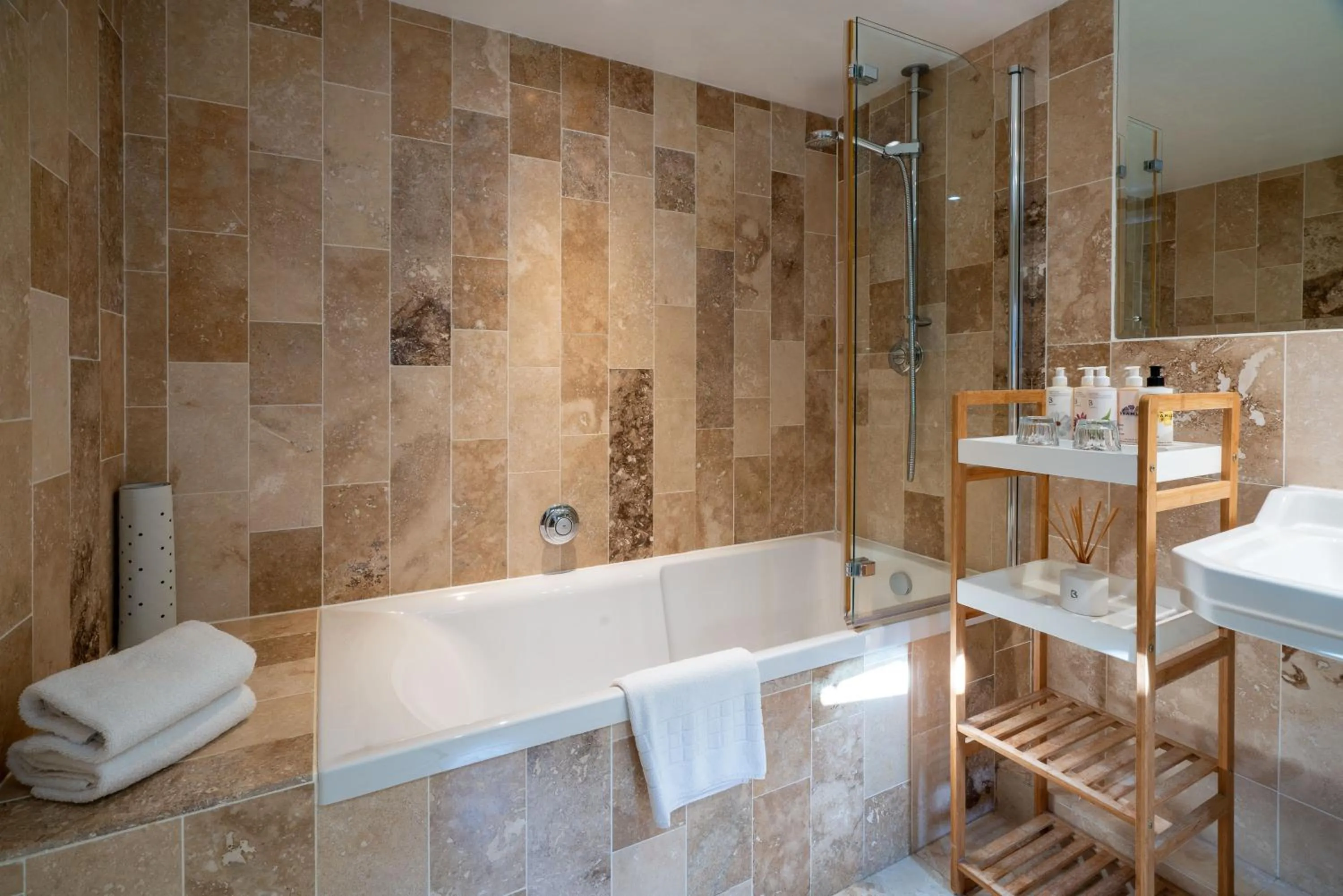 Shower in The Royal Oak Inn