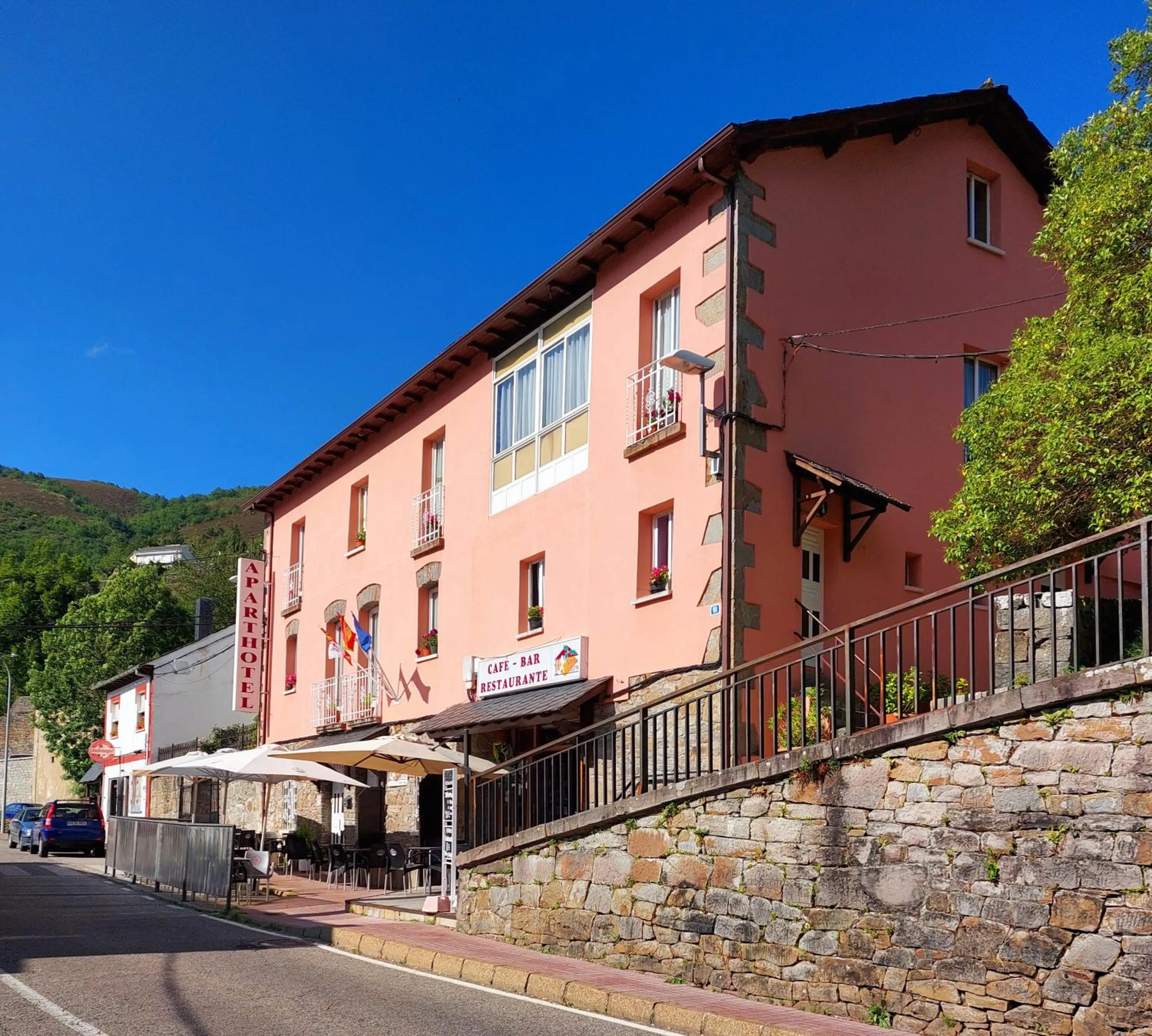 Property building in Apartahotel portal de leon