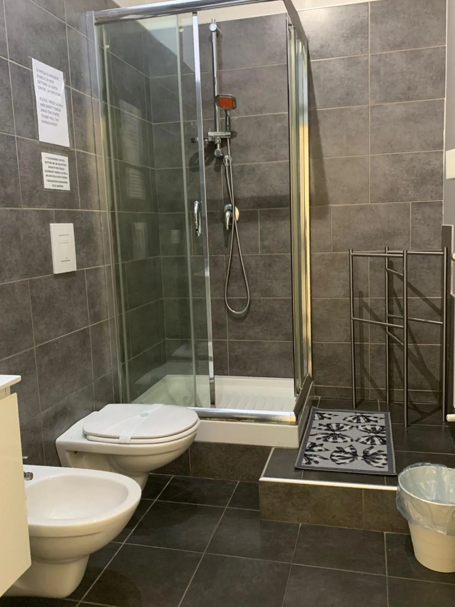 Shower in B&B LE COCCINELLE