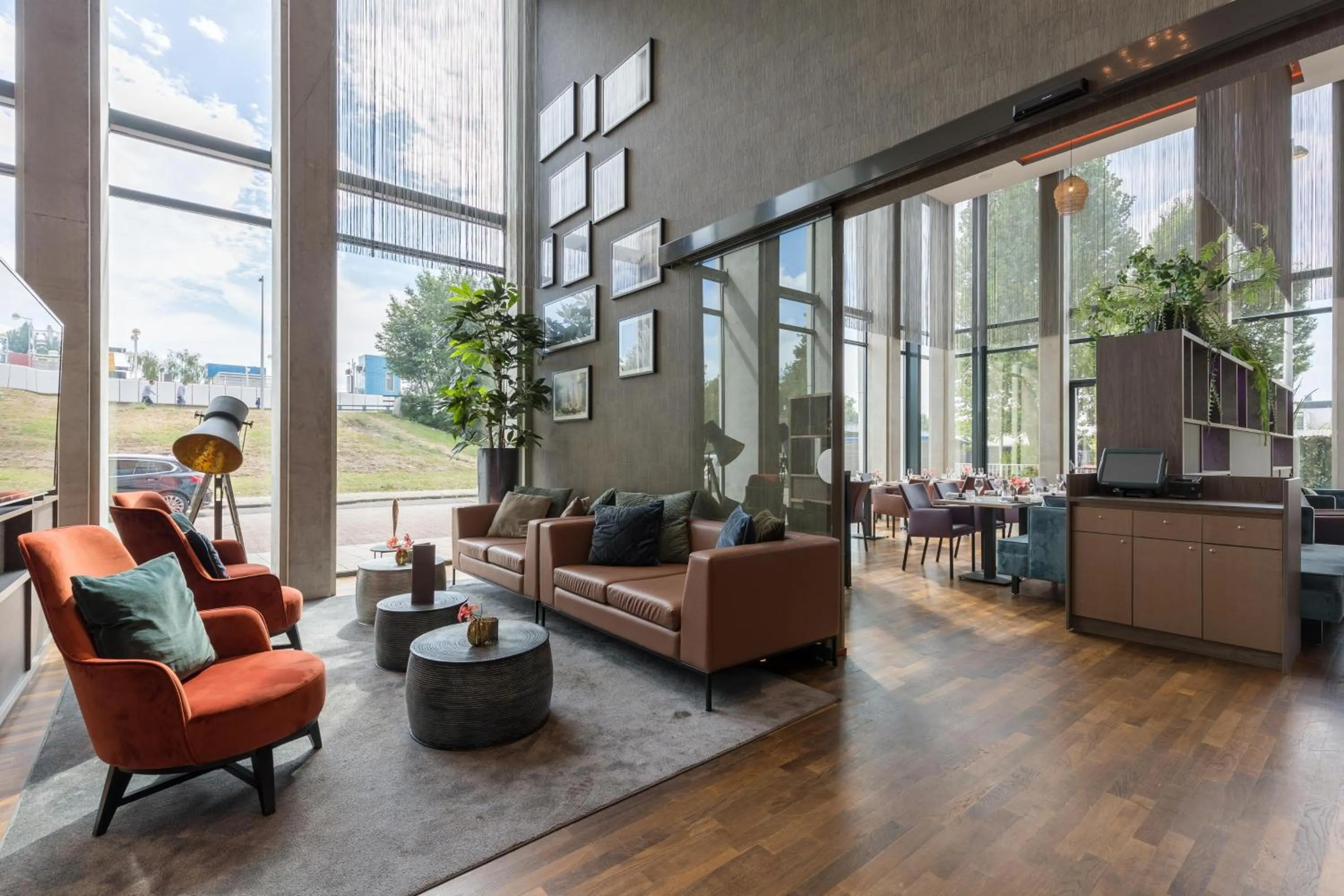 Lounge or bar in Leonardo Royal Hotel Amsterdam