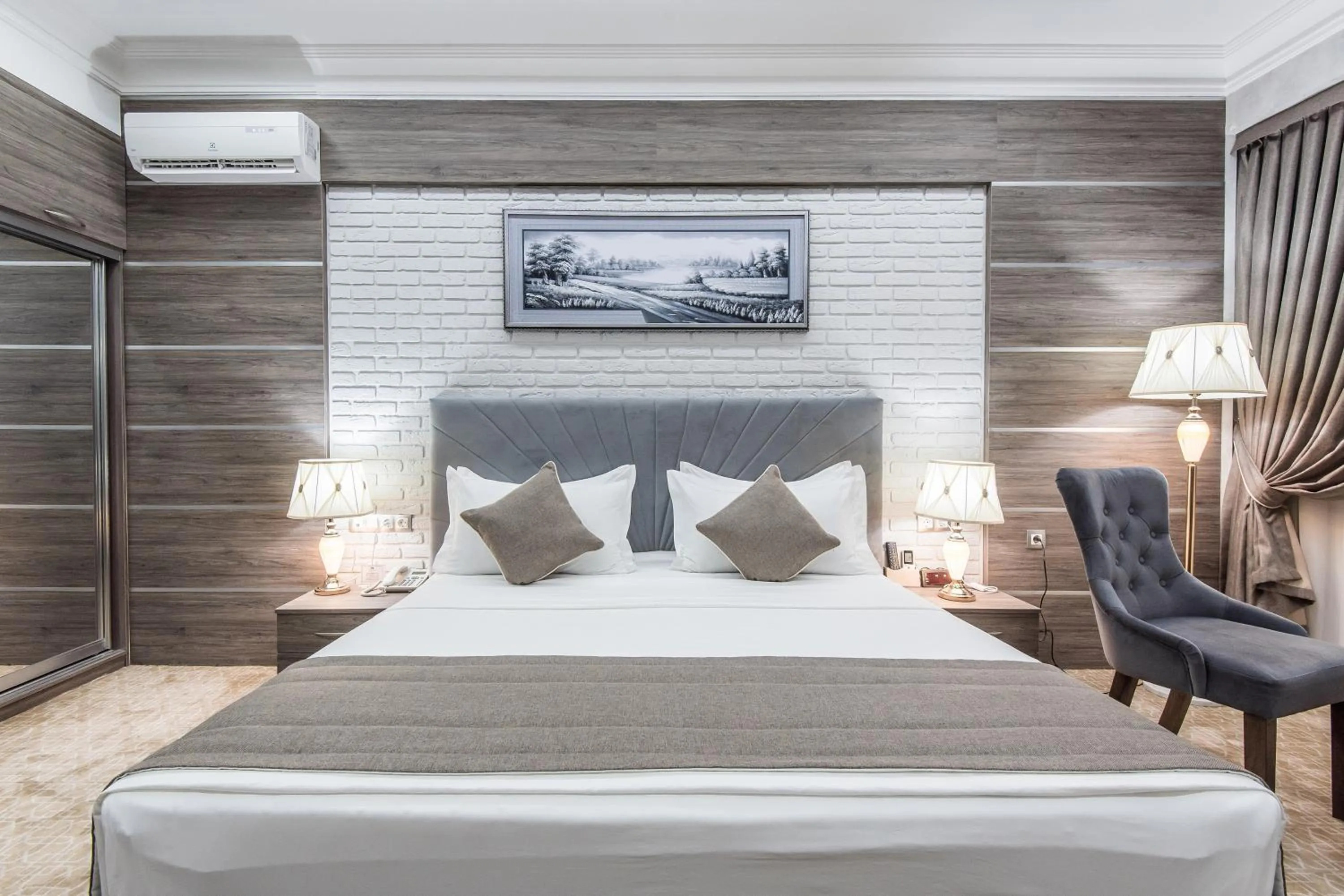 Bed in The Royal Mezbon Hotel & SPA