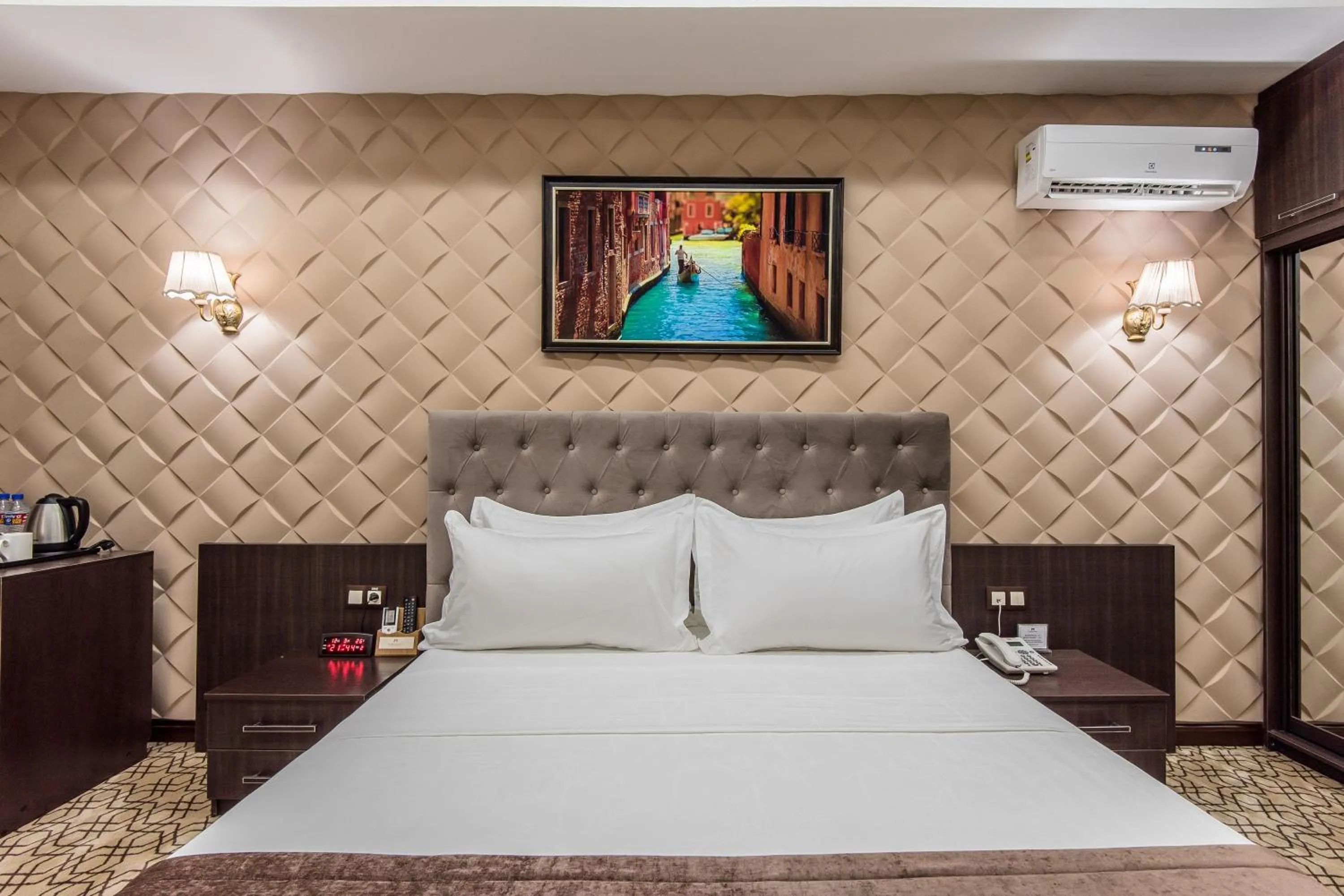 Bed in The Royal Mezbon Hotel & SPA