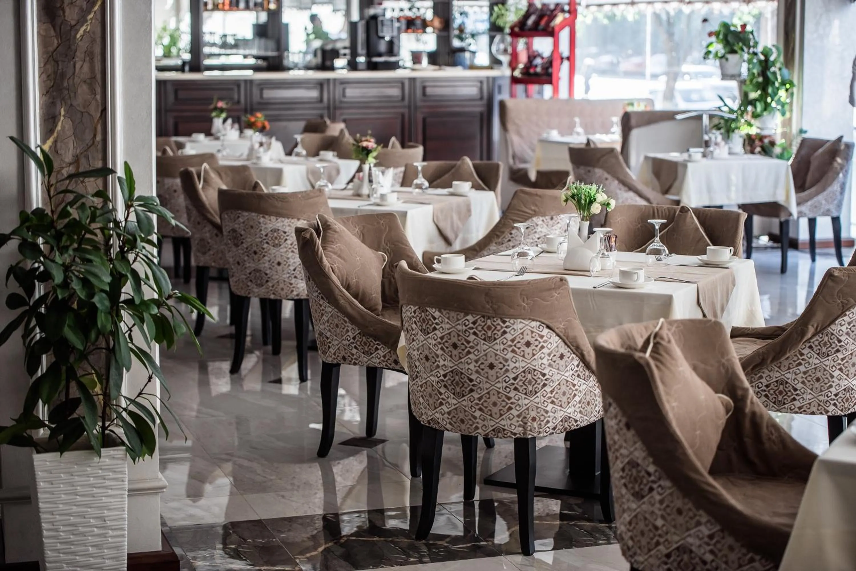 Restaurant/places to eat in The Royal Mezbon Hotel & SPA