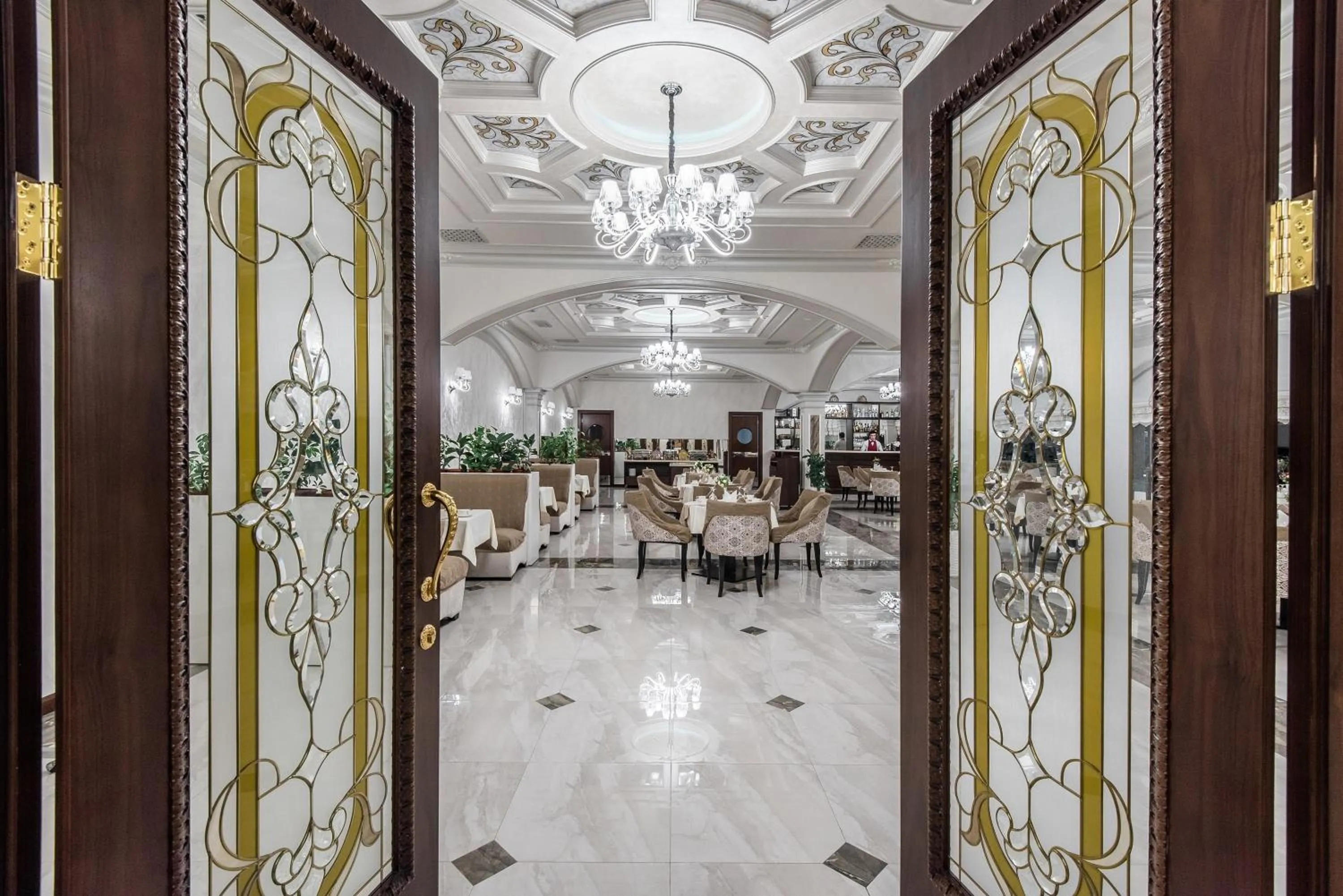 Restaurant/places to eat in The Royal Mezbon Hotel & SPA