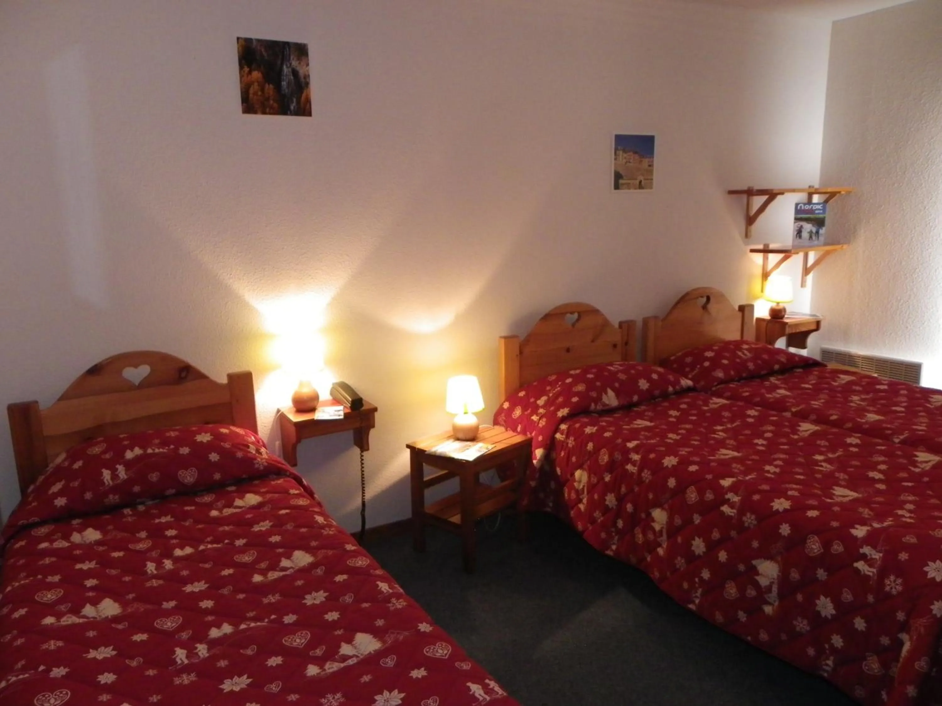 Bed in Hôtel L'Echaillon