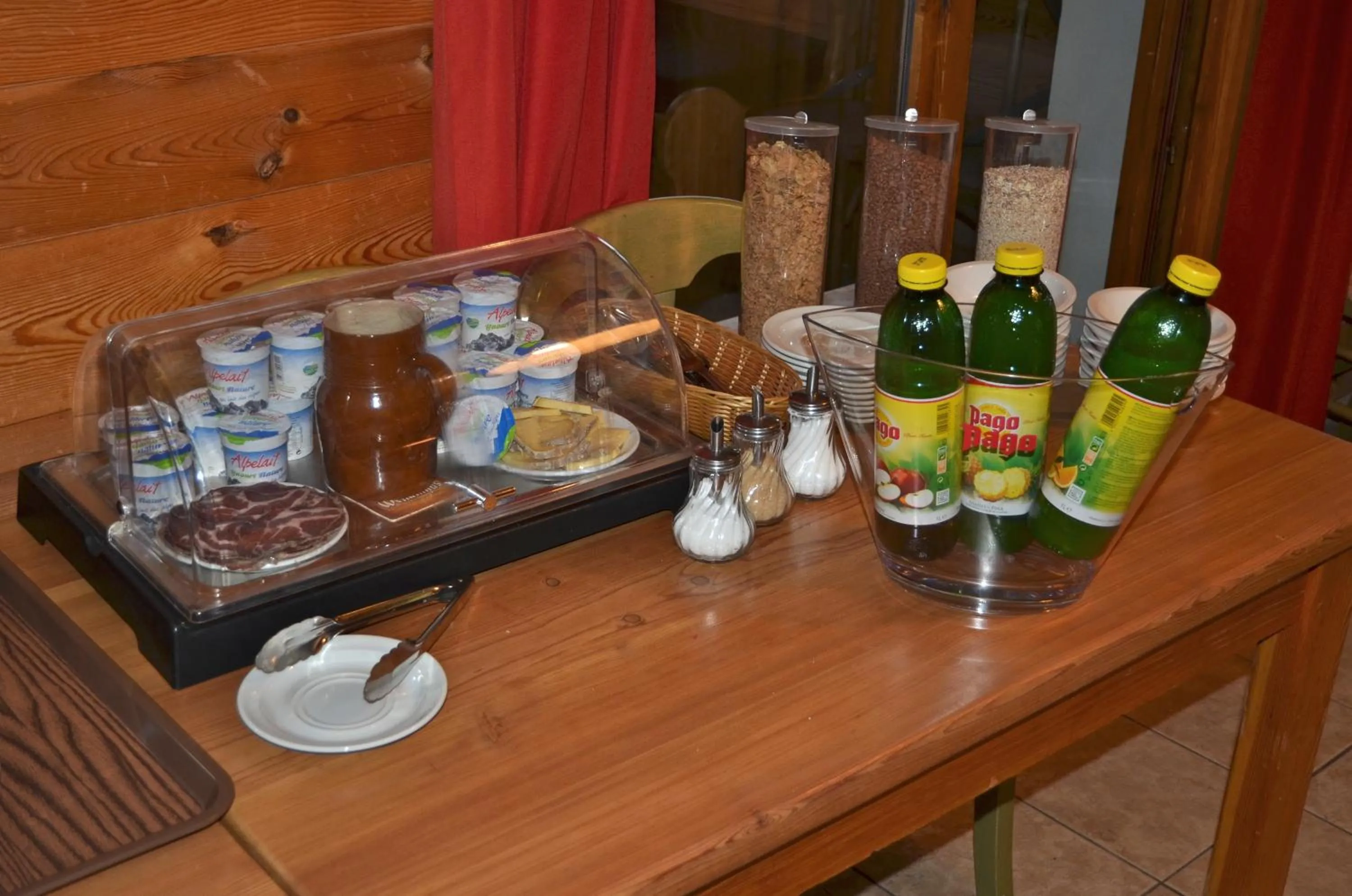 Breakfast in Hôtel L'Echaillon