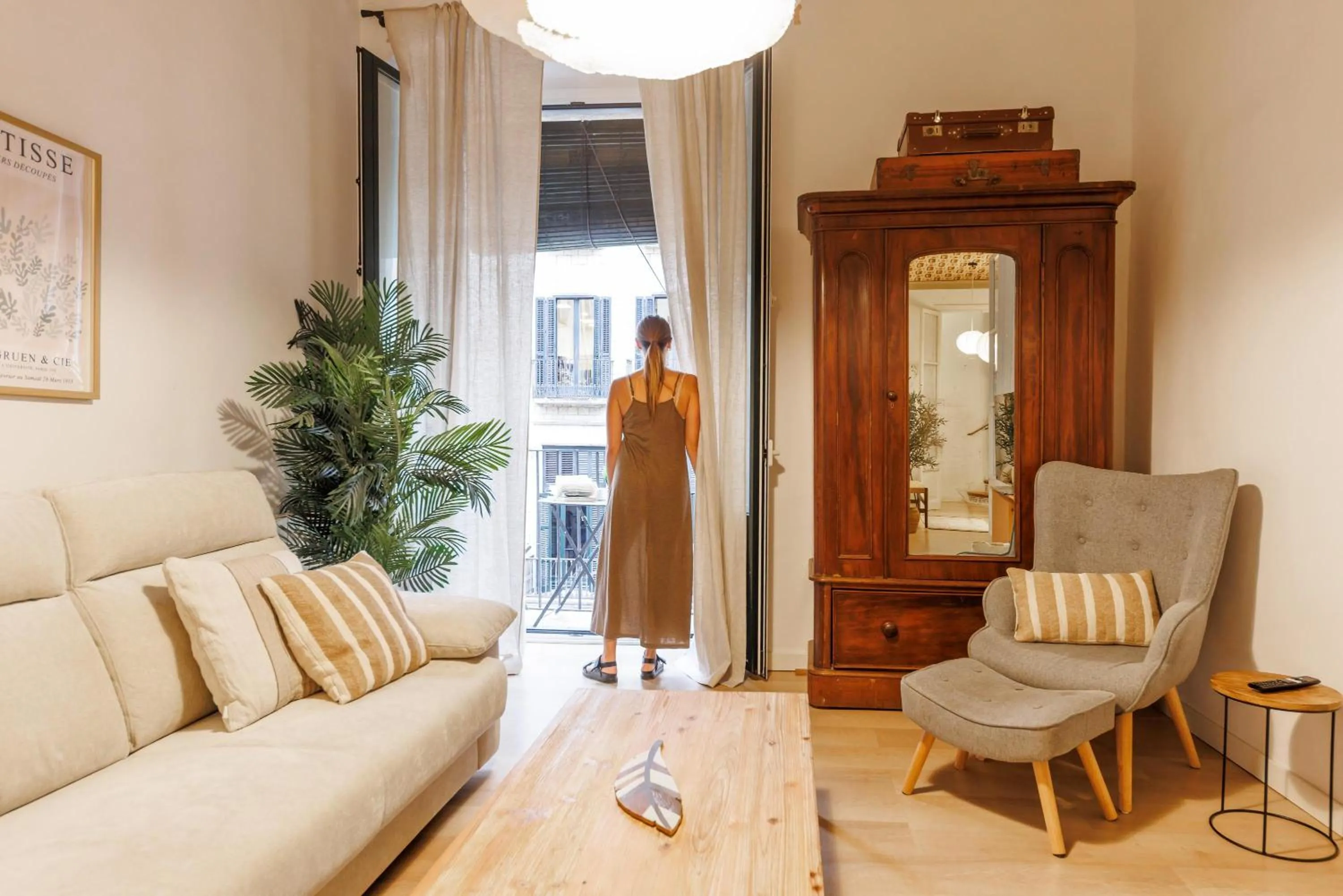 Living room in Bravissimo Plaça del Vi, Authentic Historic Apartment
