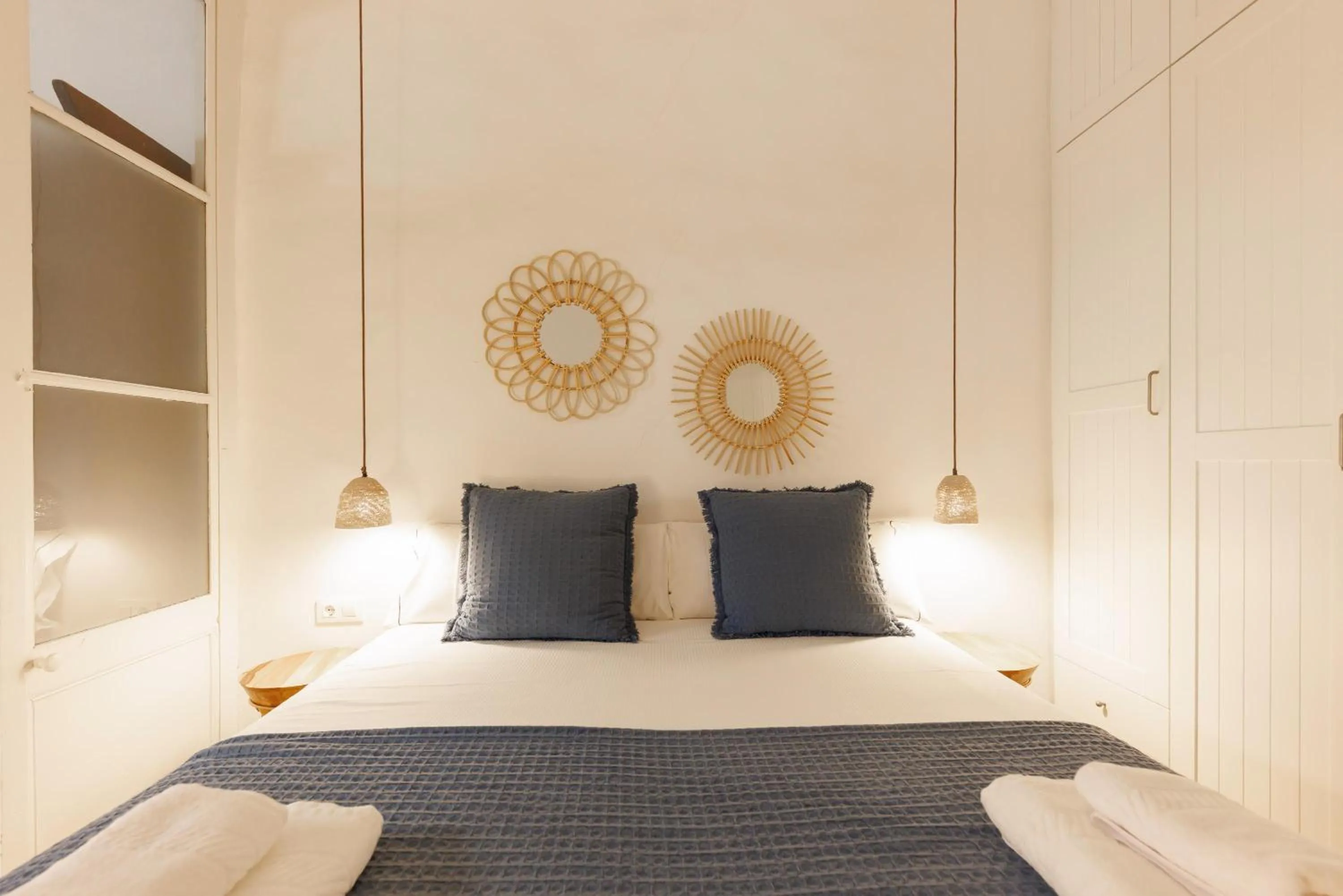 Bed in Bravissimo Plaça del Vi, Authentic Historic Apartment