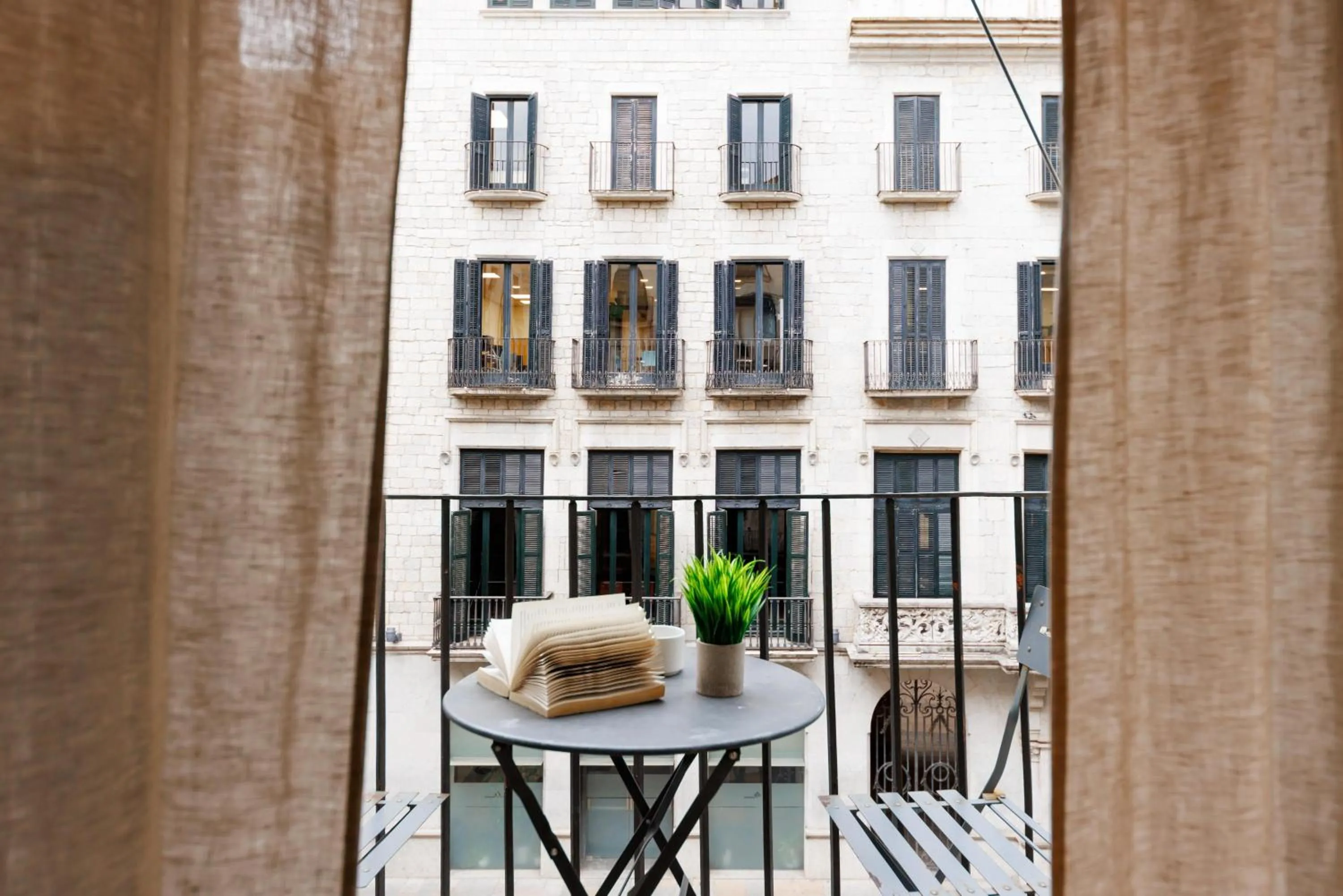 Balcony/Terrace in Bravissimo Plaça del Vi, Authentic Historic Apartment