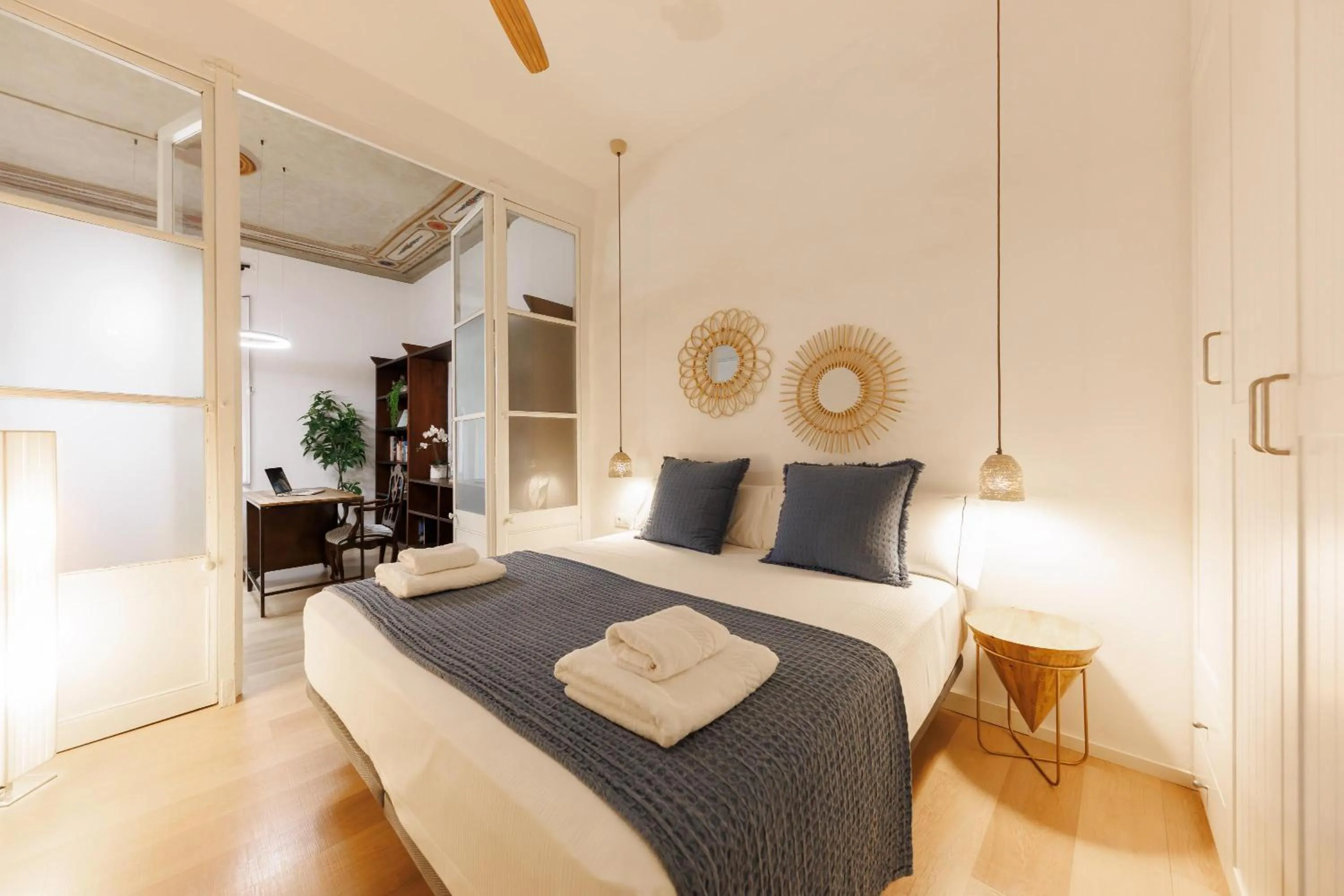 Bed in Bravissimo Plaça del Vi, Authentic Historic Apartment